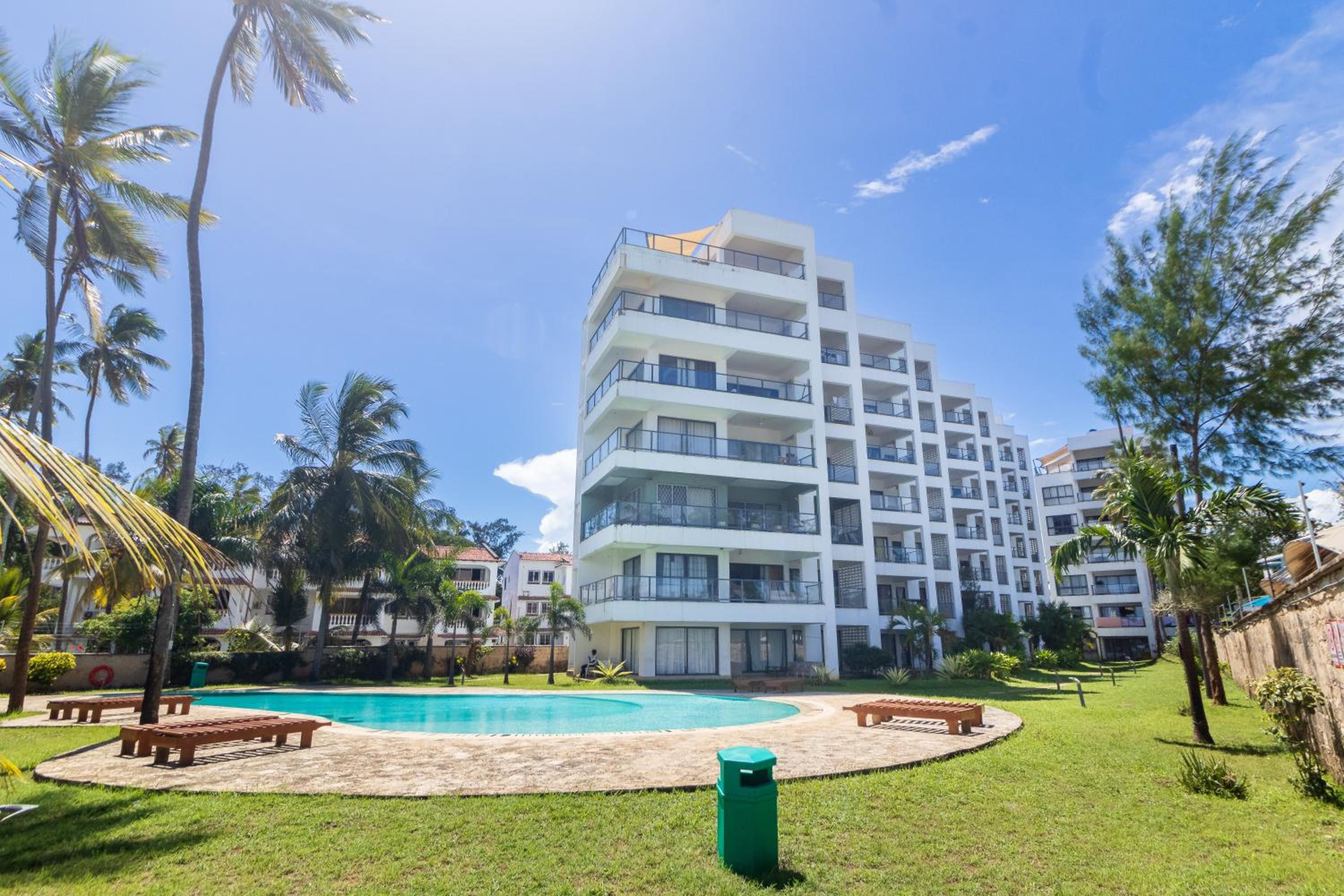 LUXURY 3 BEDROOM BEACH FRONT APARTMENT