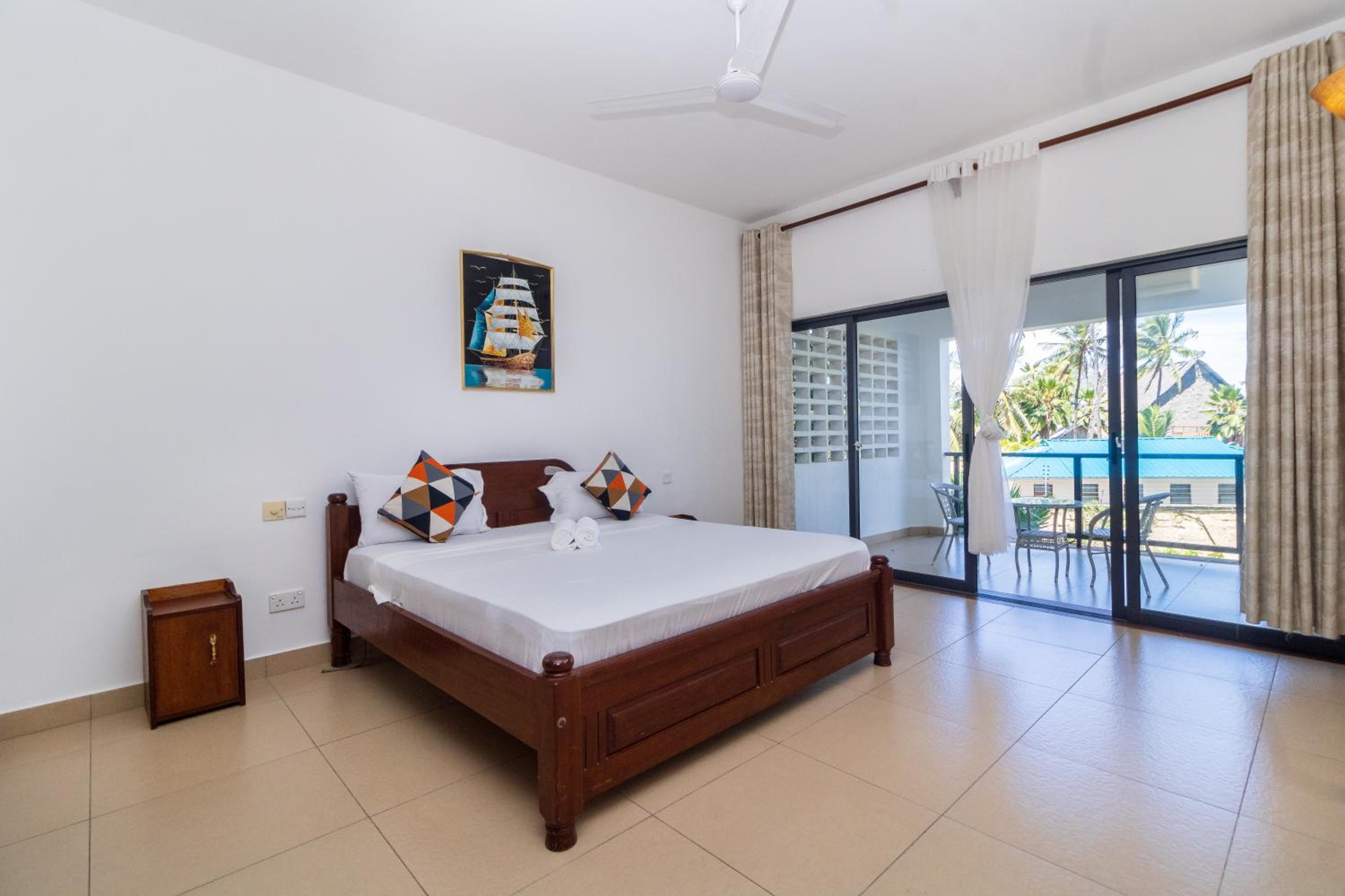 LUXURY 3 BEDROOM BEACH FRONT APARTMENT