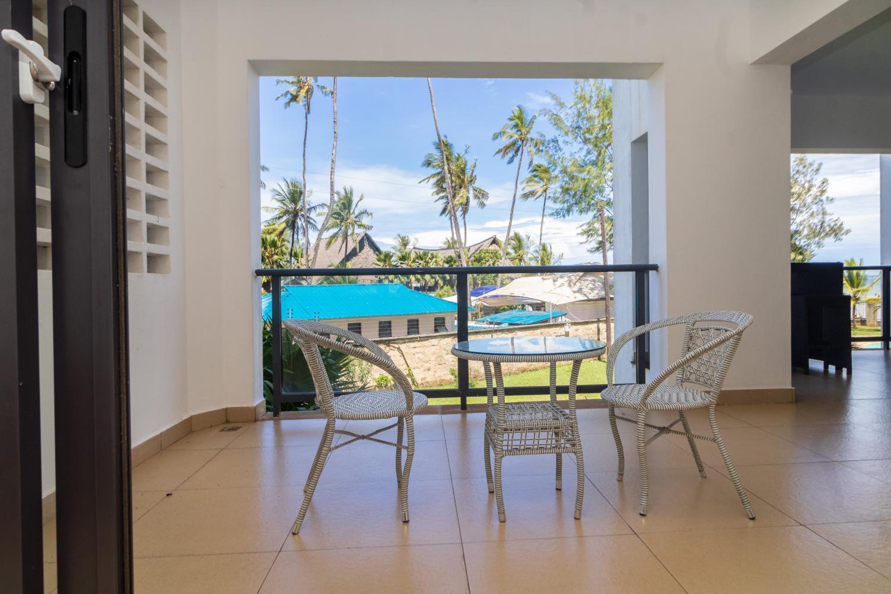 LUXURY 3 BEDROOM BEACH FRONT APARTMENT