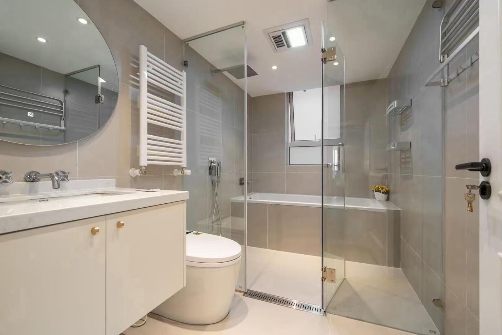 4 Bedroom Apartment with Bund View