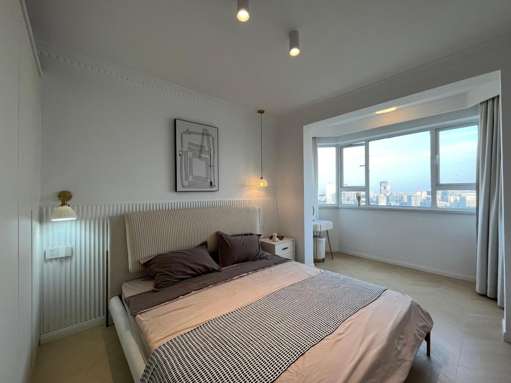 4 Bedroom Apartment with Bund View