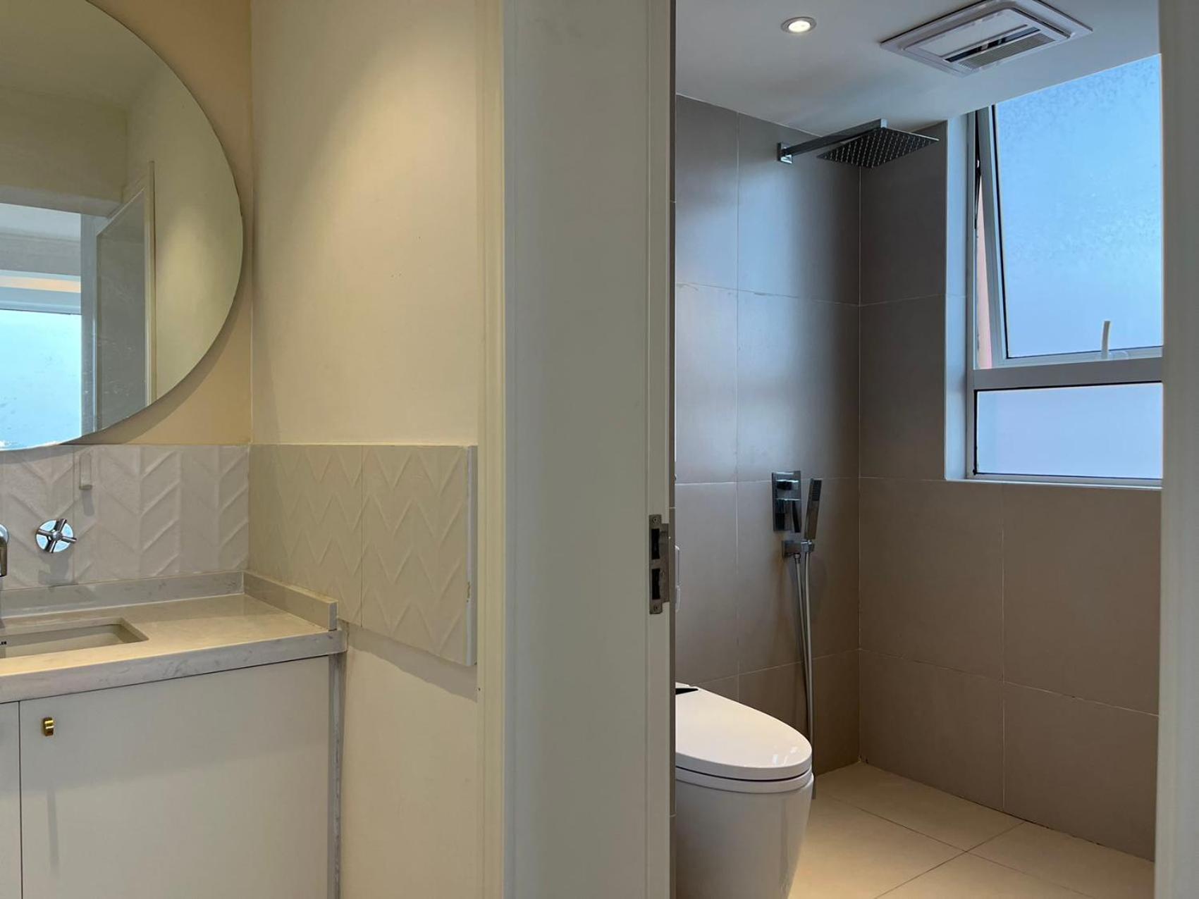 4 Bedroom Apartment with Bund View