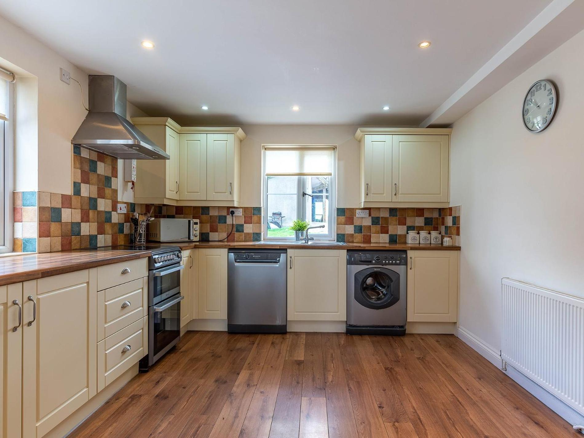 3 Bed in Holsworthy oc-beehi view 5