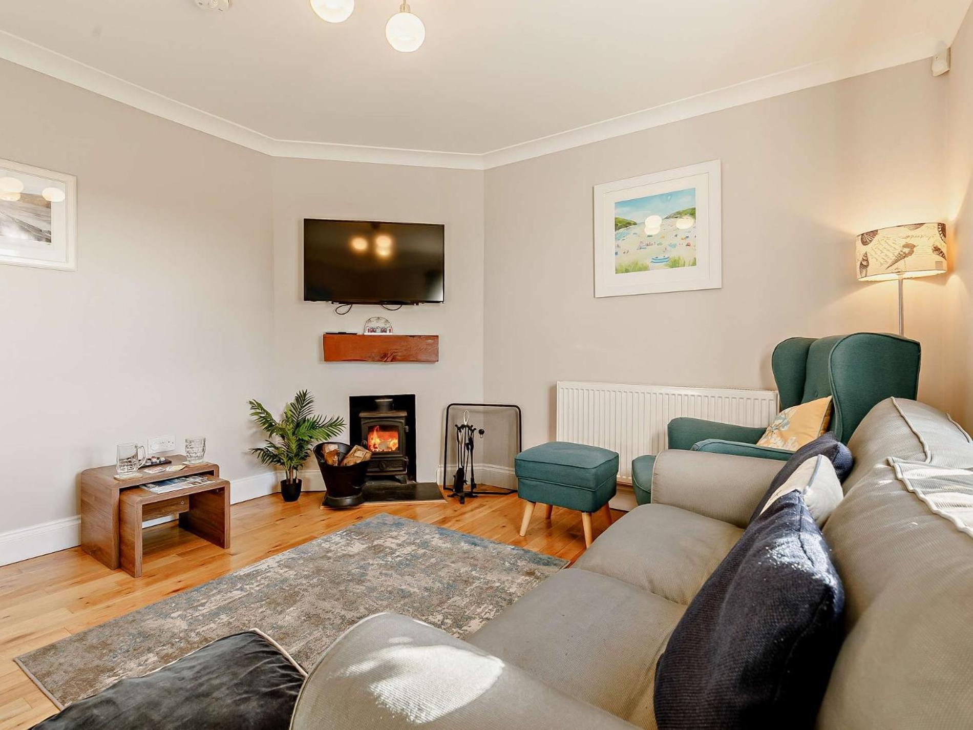 3 Bed in Newquay TREOC view 2