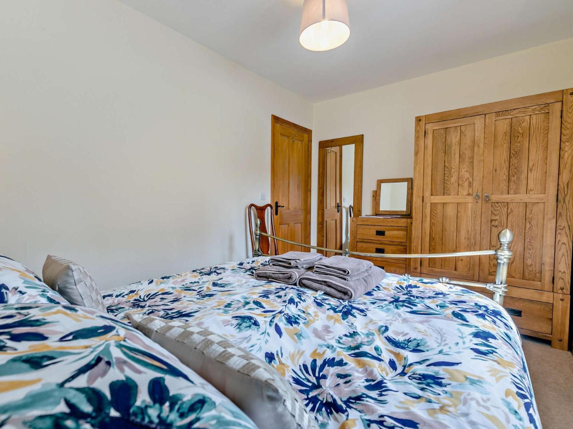 1 Bed in Helston oc-boder view 5