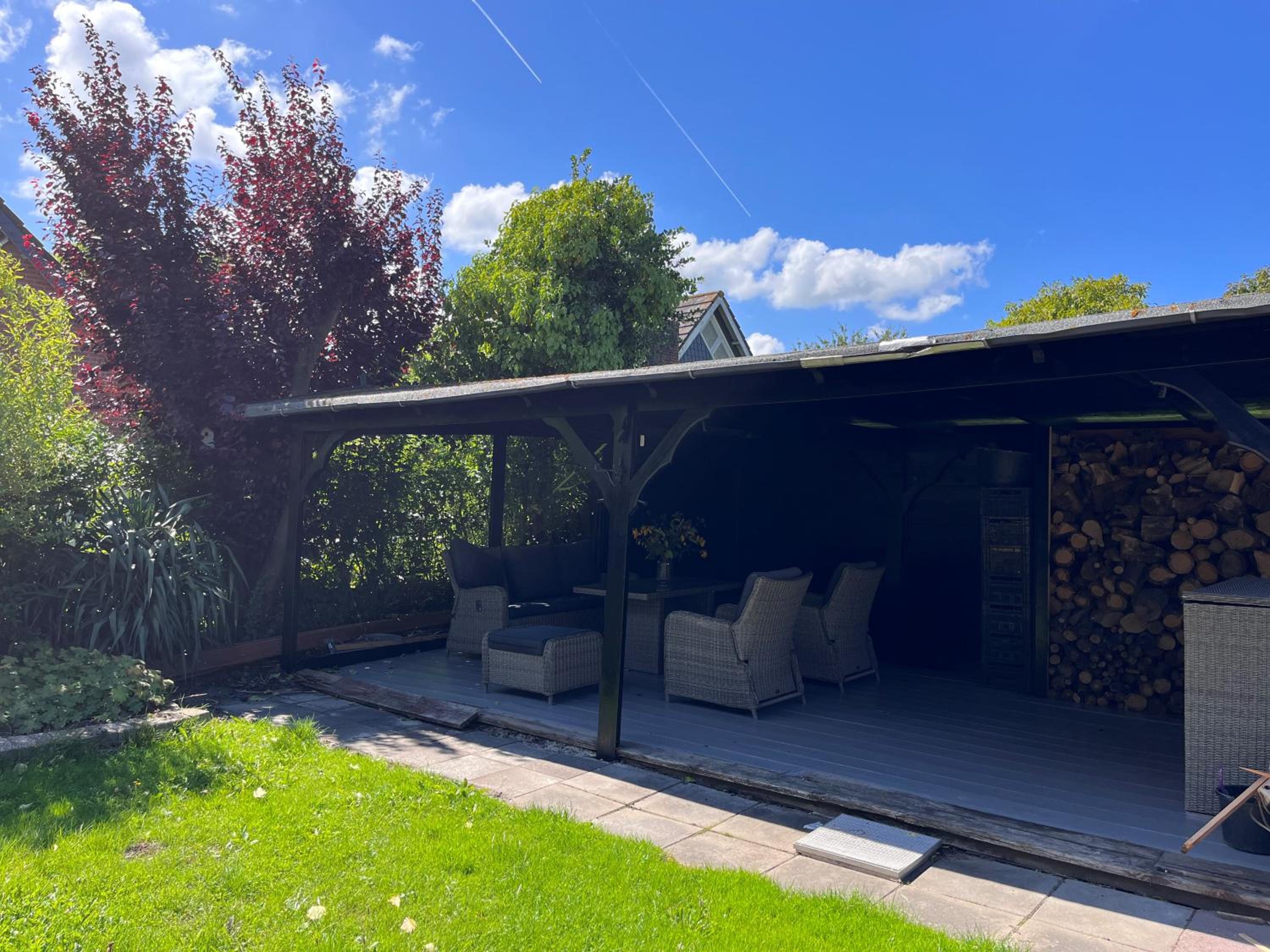 Cosy Vacation home with large fenced garden view 3
