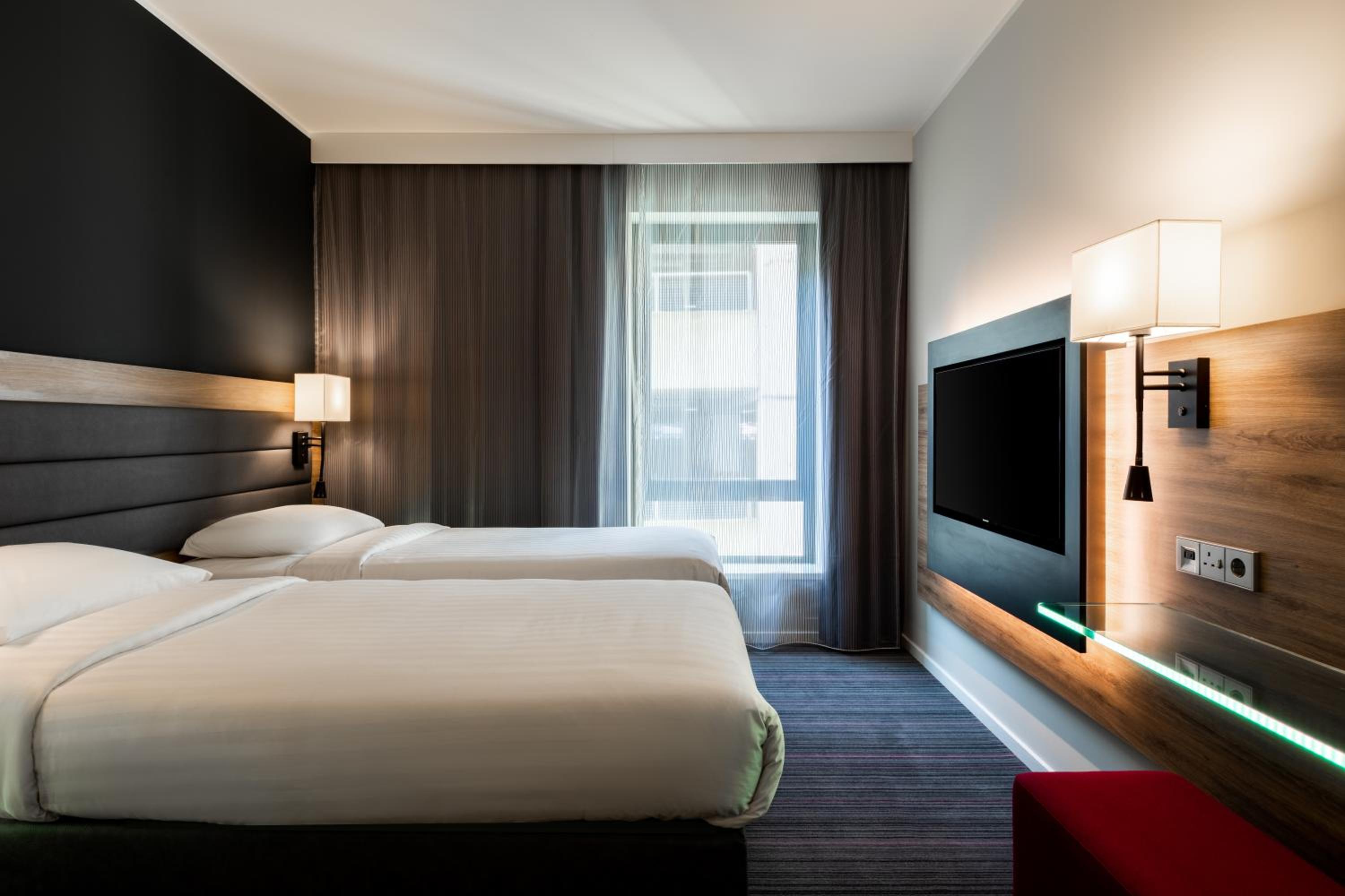 Hounslow Vacations - Moxy London Heathrow Airport - Property Image 2