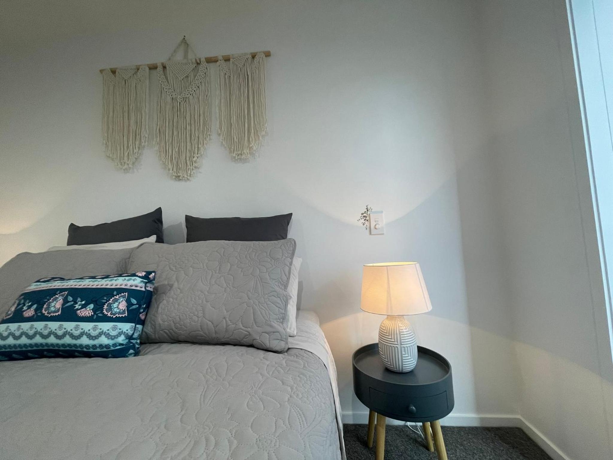 Luxury CBD 2 Bed Near Riverside Market Free Parking! view 2
