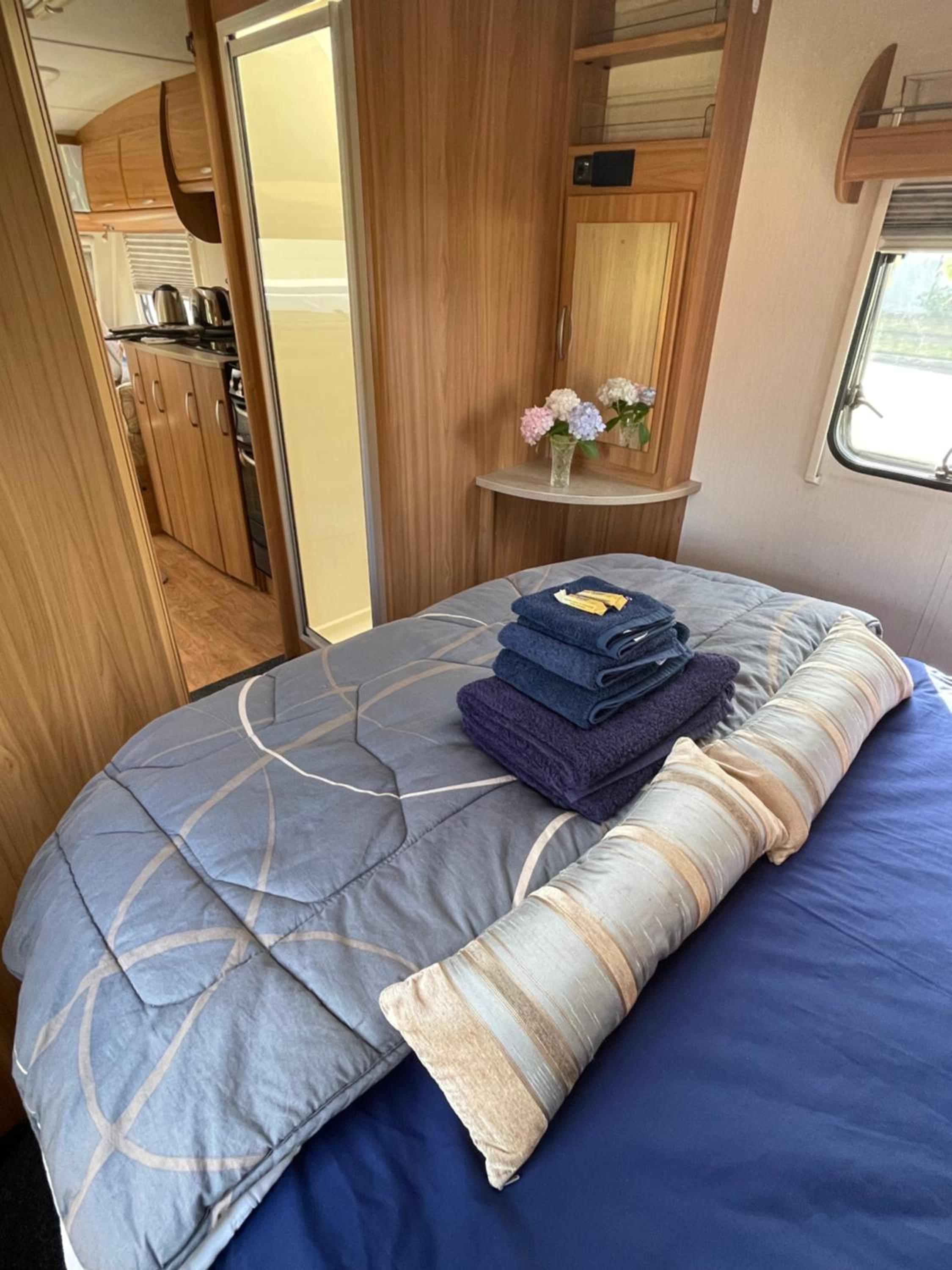 Cosy caravan fun in sunny Nelson with wifi! view 4