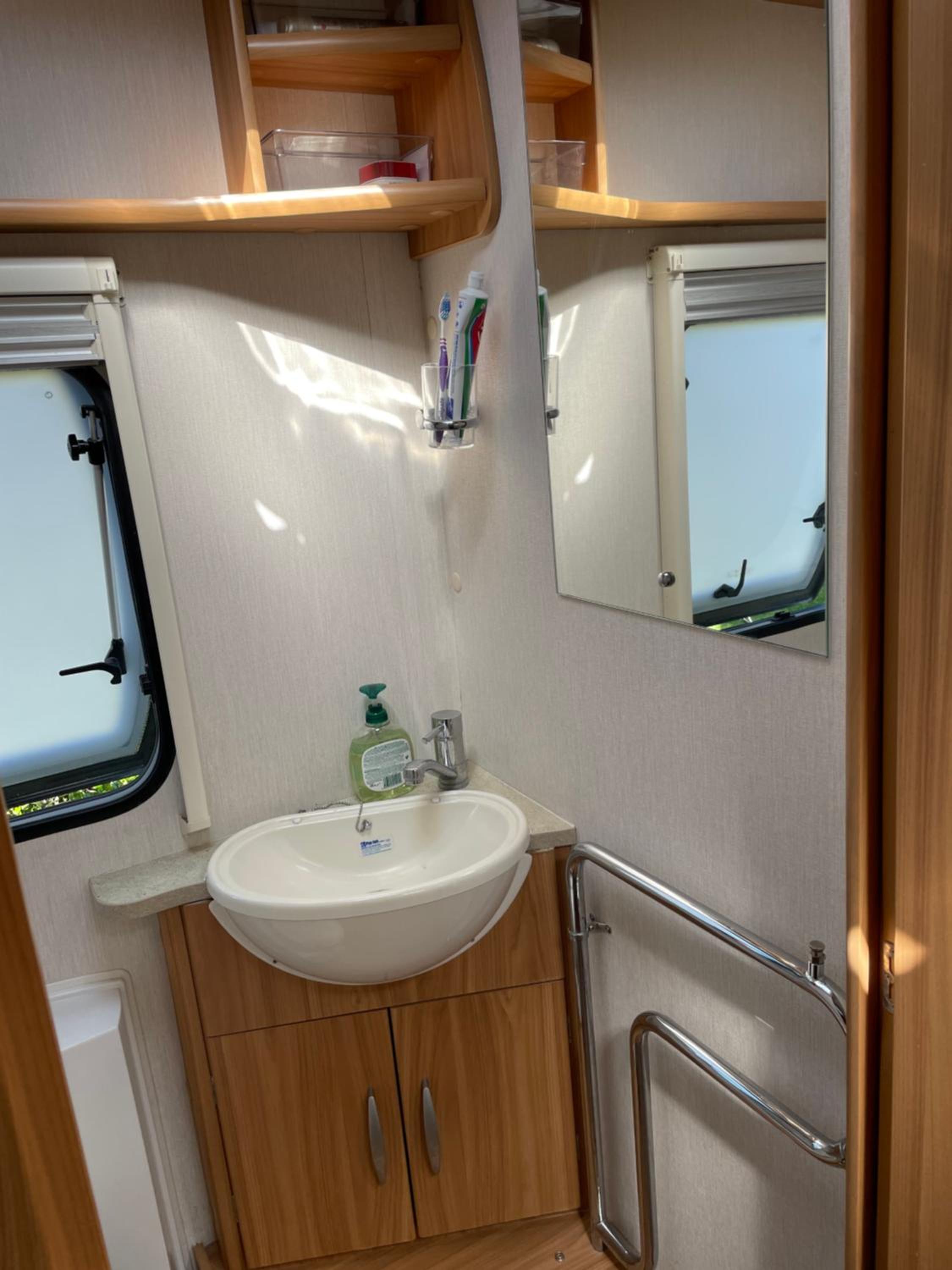 Cosy caravan fun in sunny Nelson with wifi! view 5