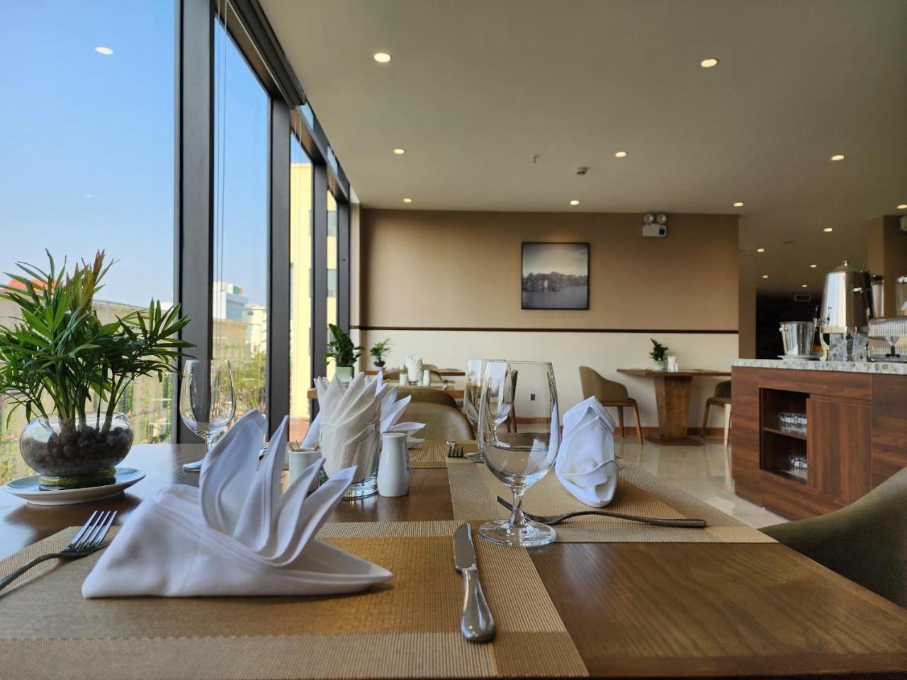 Hùng Vương Hotel - Stay 24h