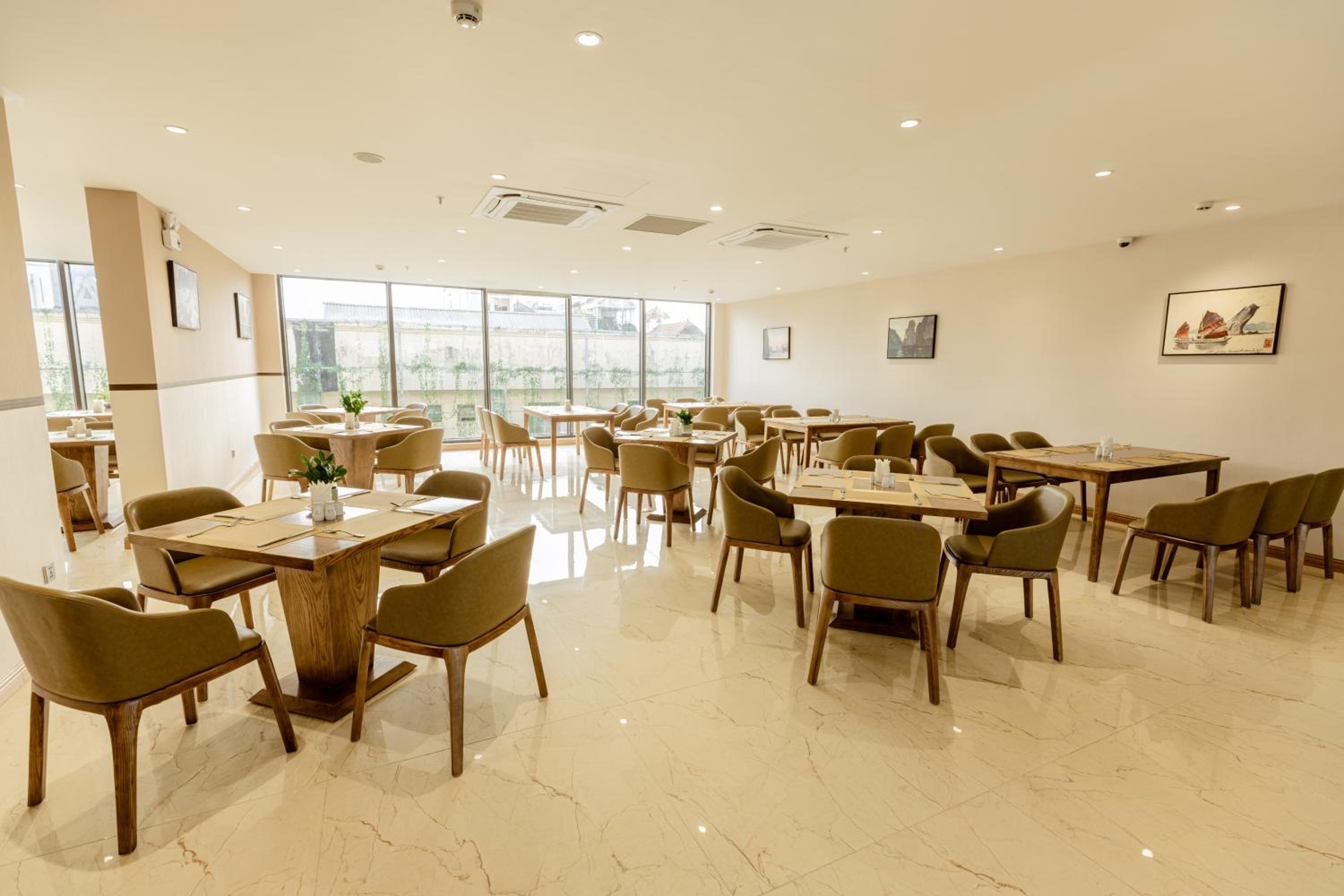 Hùng Vương Hotel - Stay 24h