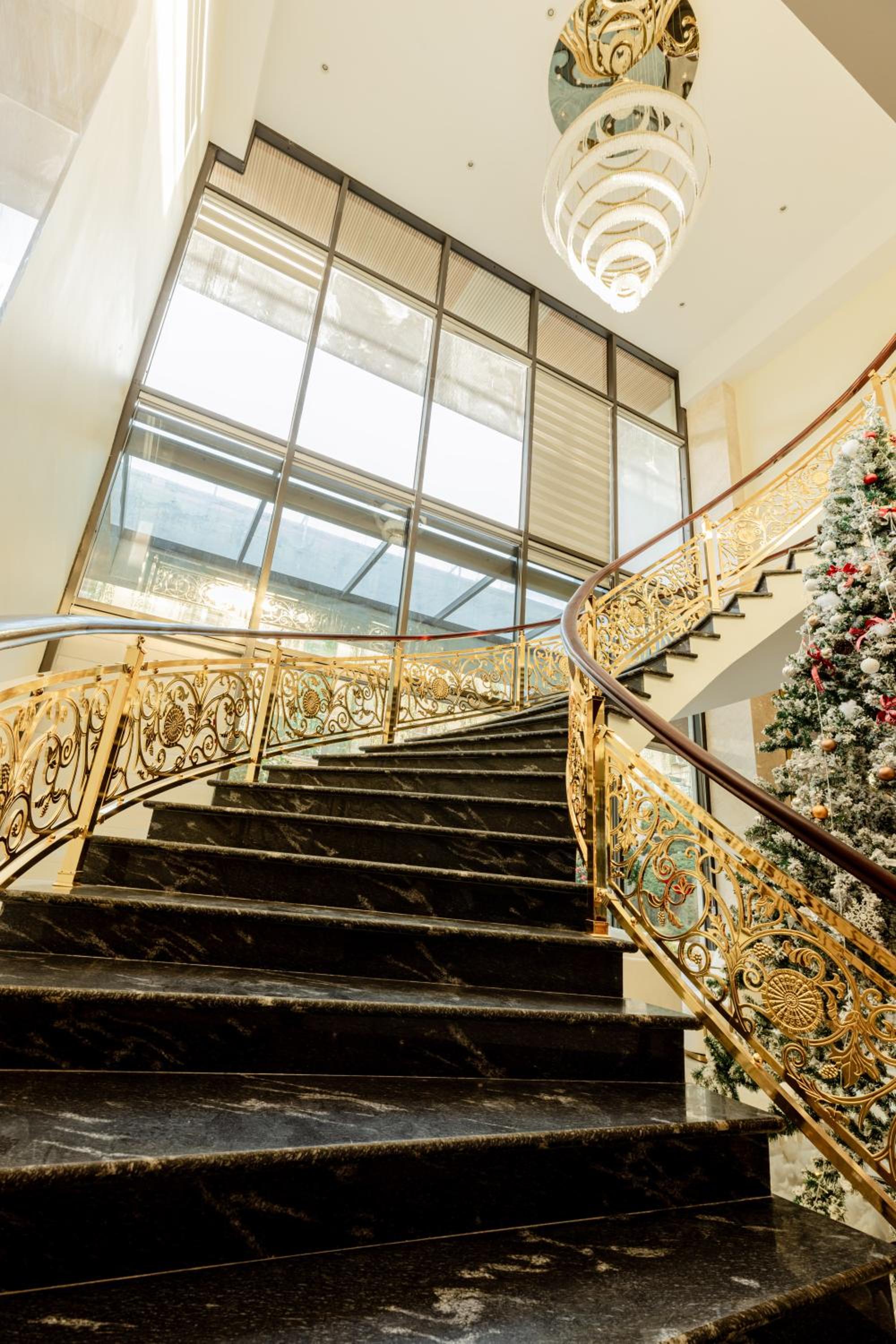 Hùng Vương Hotel - Stay 24h
