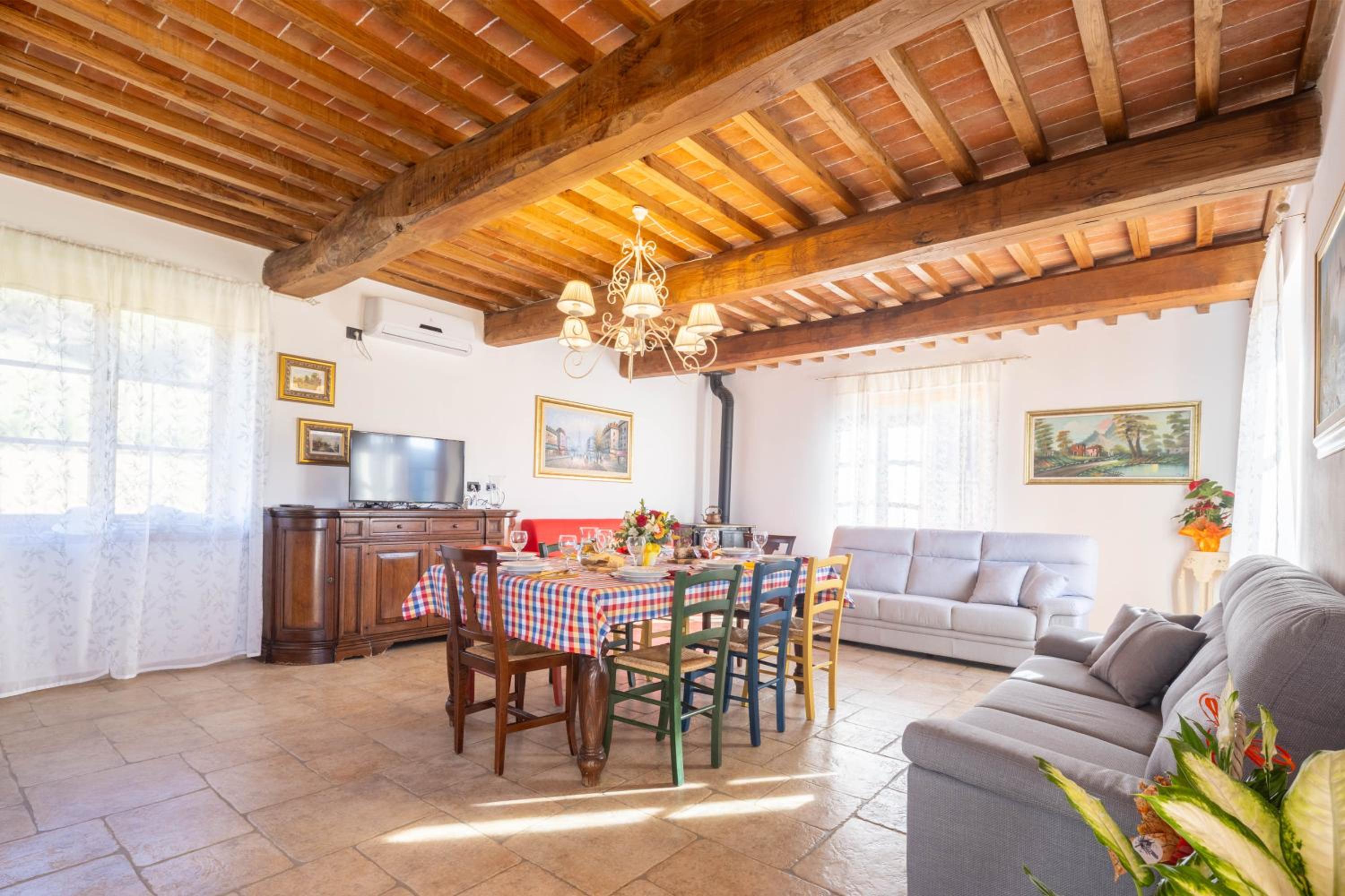 Casale Pavone by VacaVilla view 2