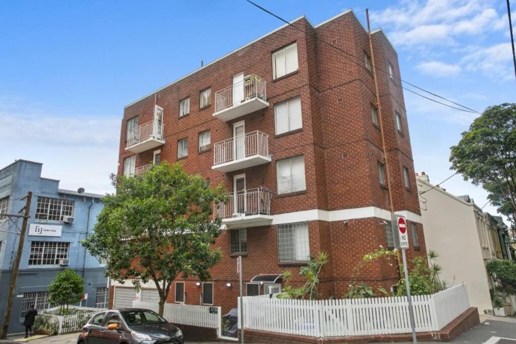 BEST Location! Darlinghurst Studio - balcony - AC