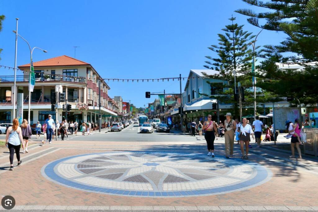 COOGEE BEACH HOUSE-100m to the beach-courtyard-AC