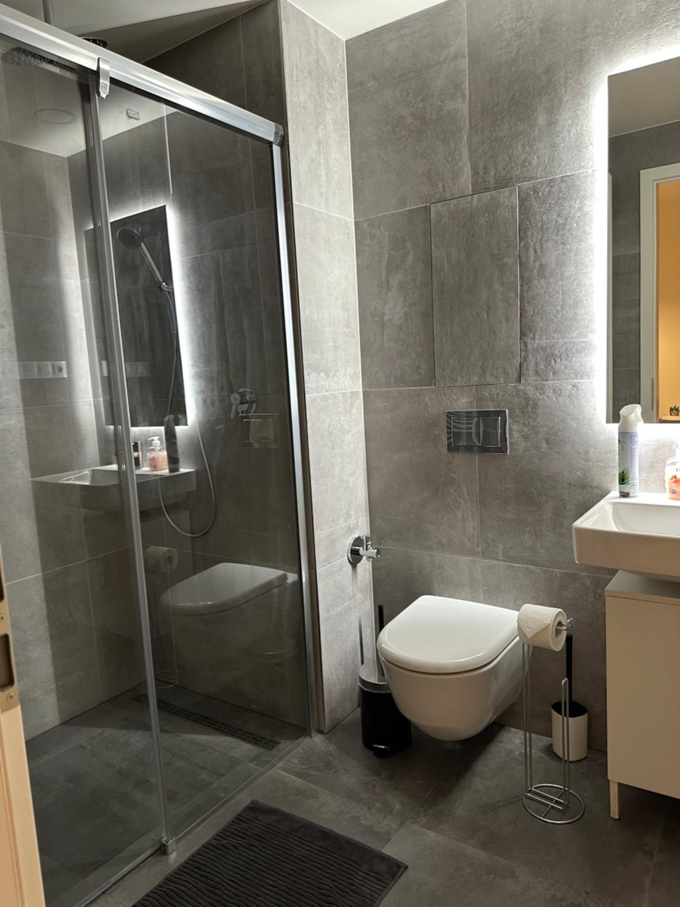Apartment 4 Room, 2 Bath, Parking