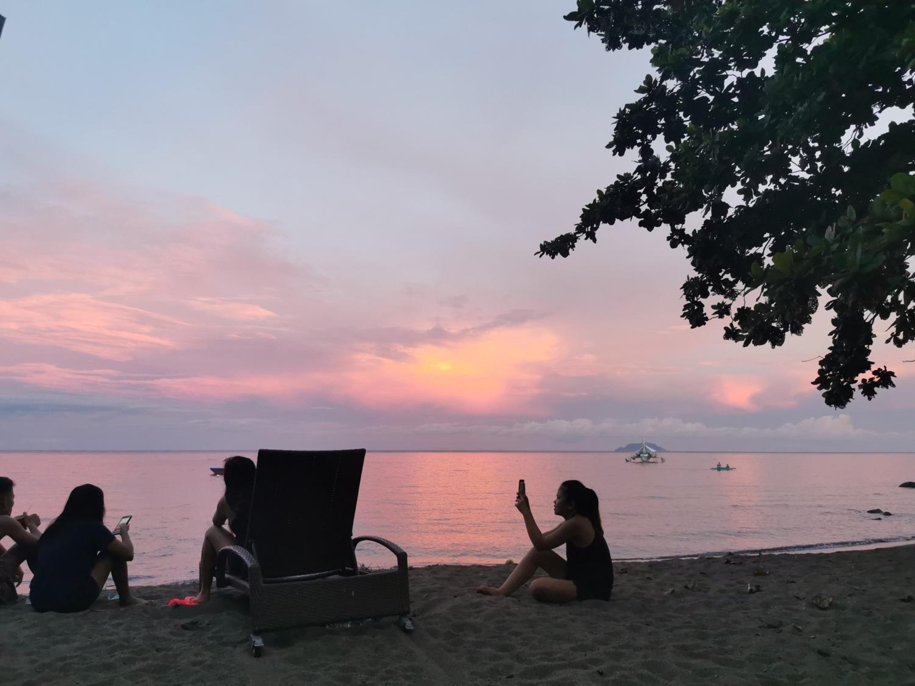 Beachfront Glamping Dome Dauin Bamboo Style