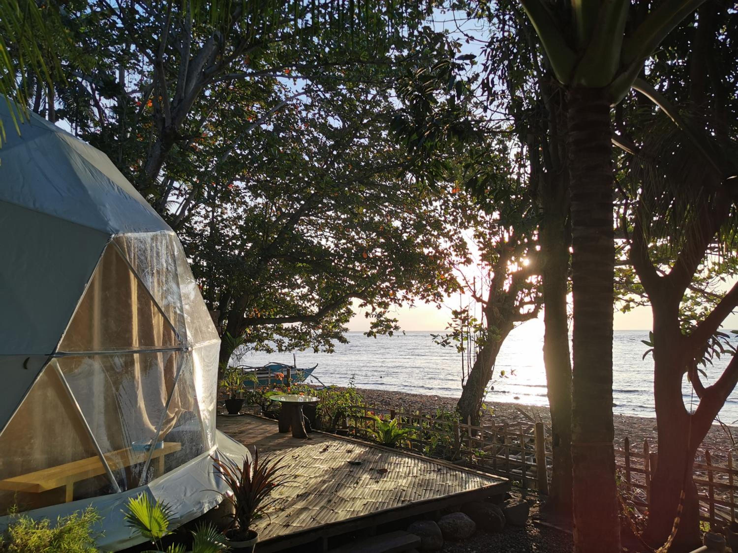 Beachfront Glamping Dome Dauin Bamboo Style
