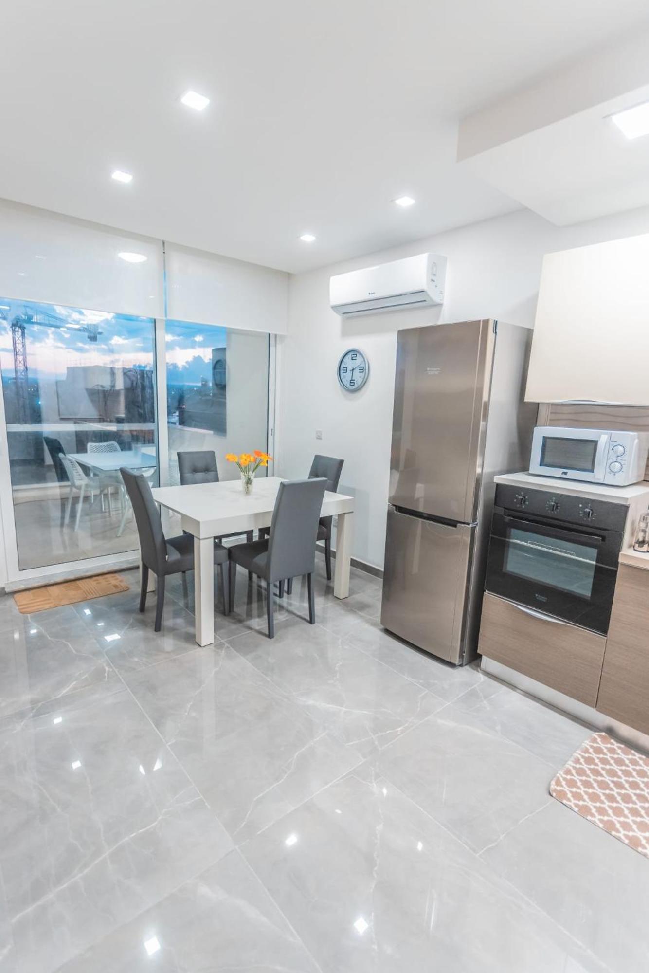 Chic Retreat in the Heart of Tigne Sliema view 5