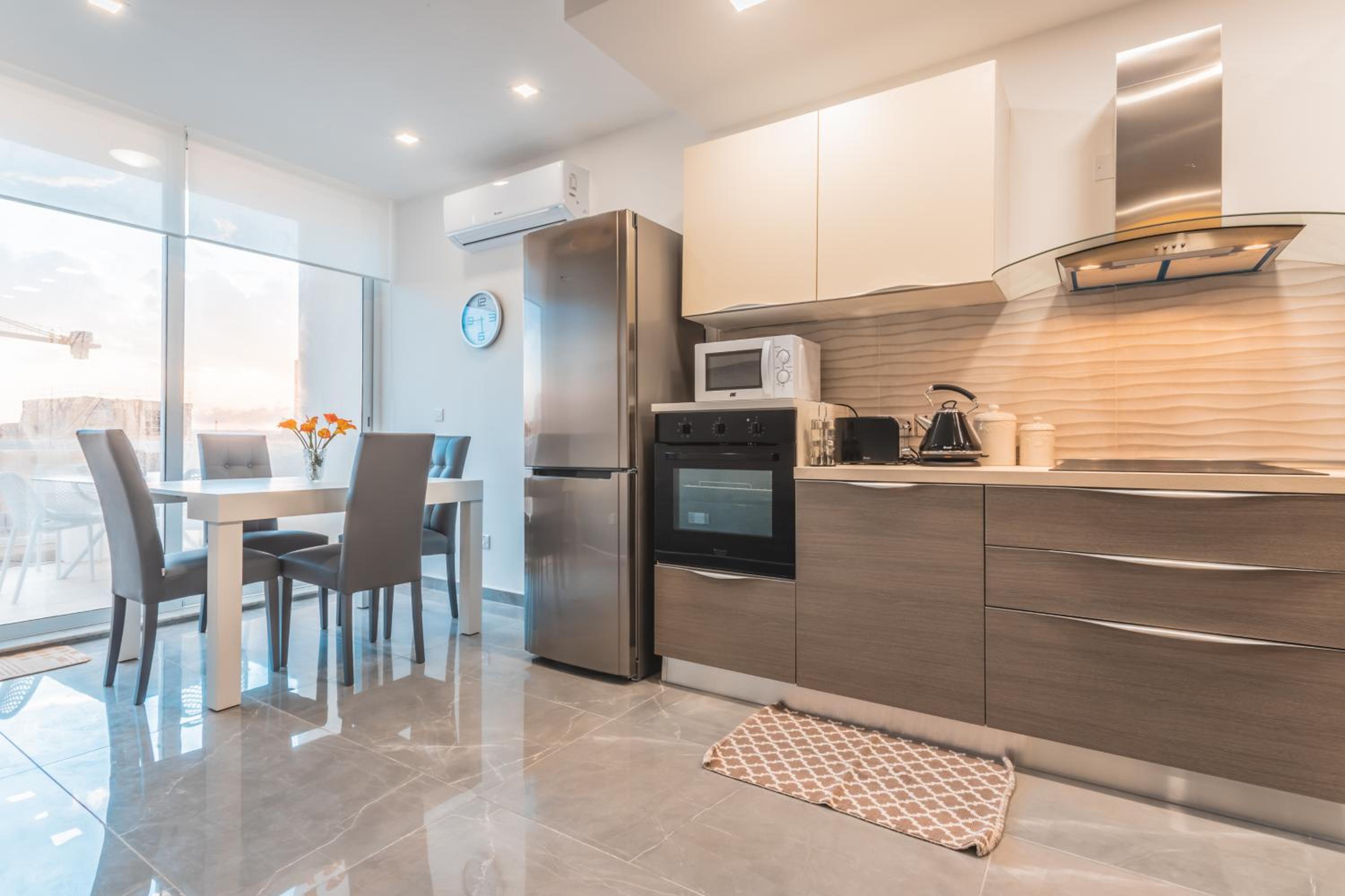 Chic Retreat in the Heart of Tigne Sliema view 3
