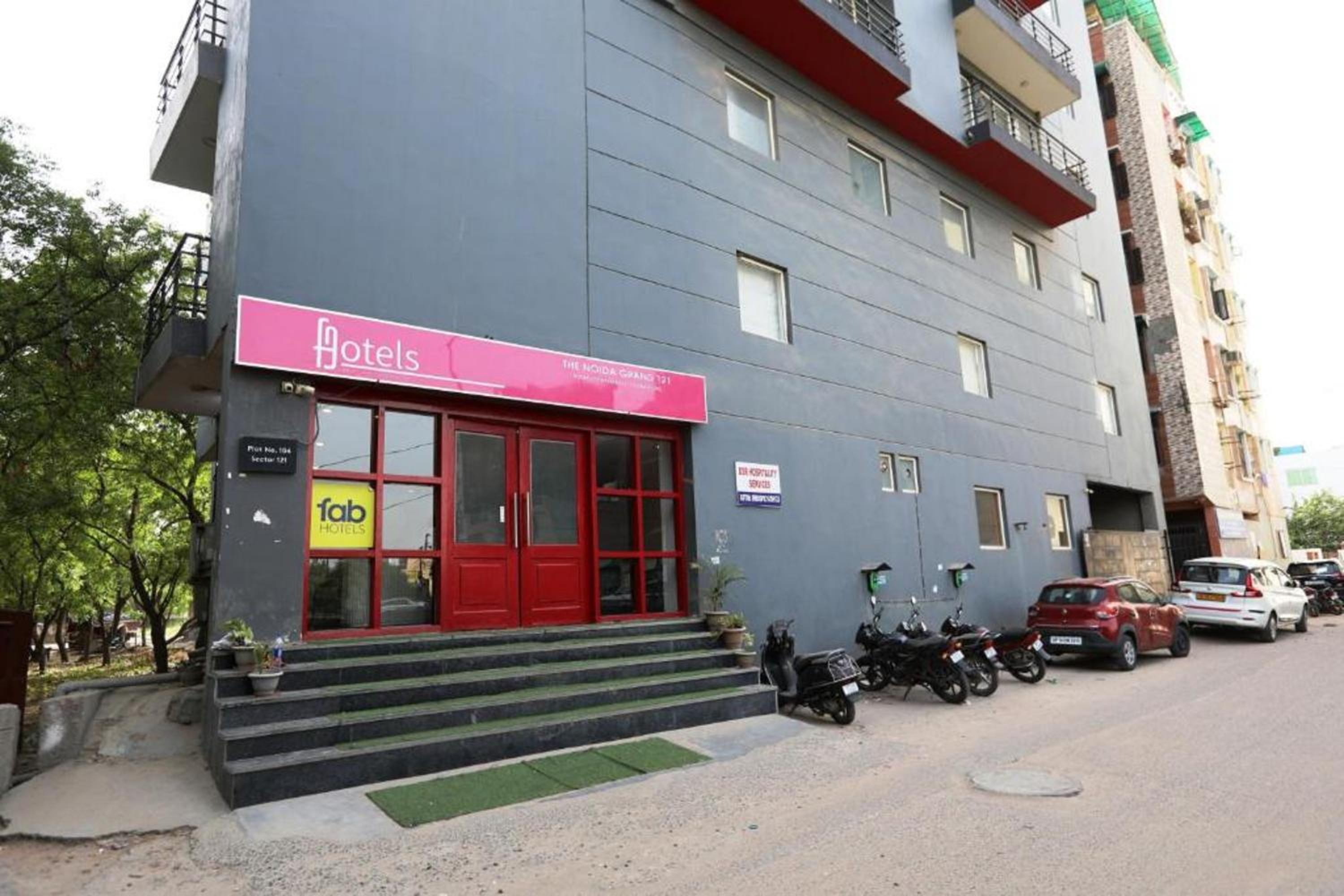 Hotel Noida Grand at Sector 121 " Couple Friendly " view 4