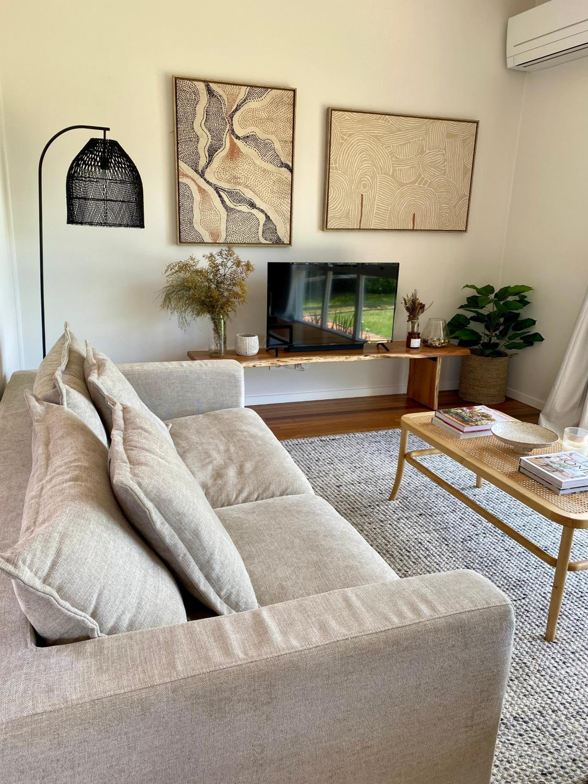 Charming Mid Century Bungalow- Entire home