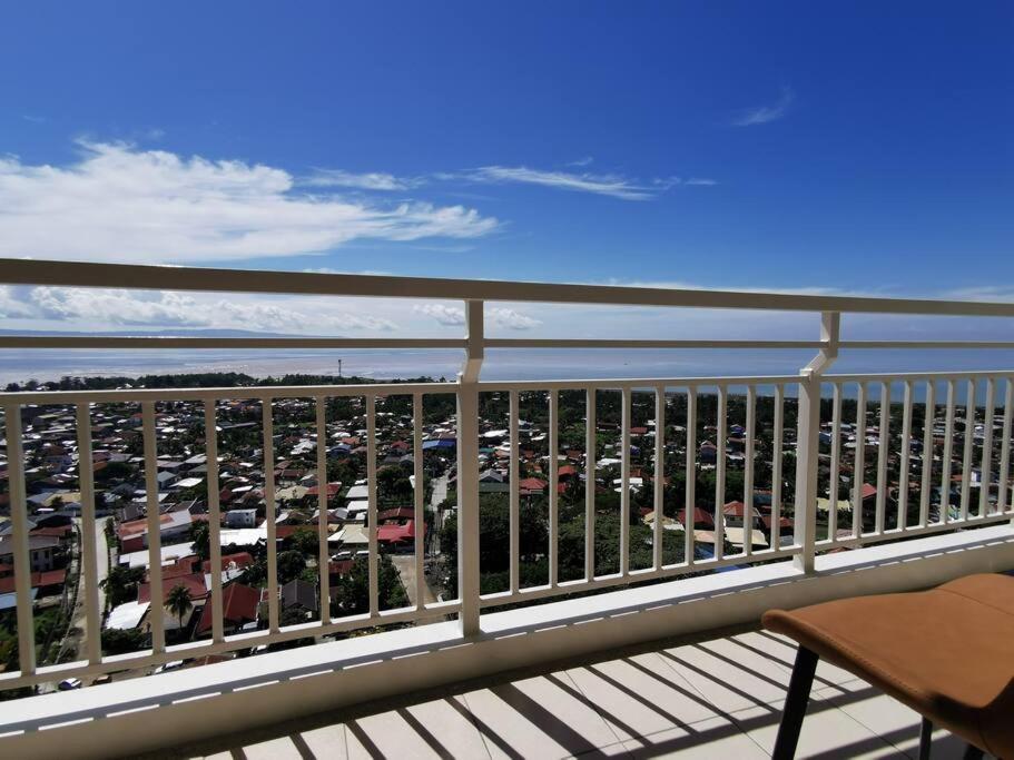 Verdon Parc 2Br Comfy Resort facing Samal island! view 4