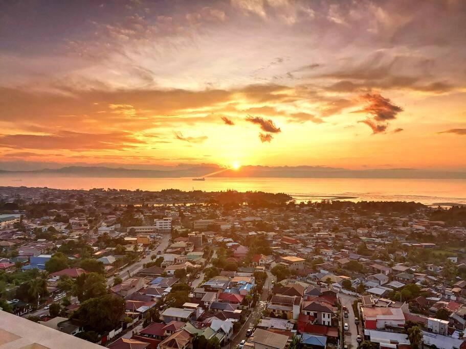 Verdon Parc 2Br Comfy Resort facing Samal island! view 5
