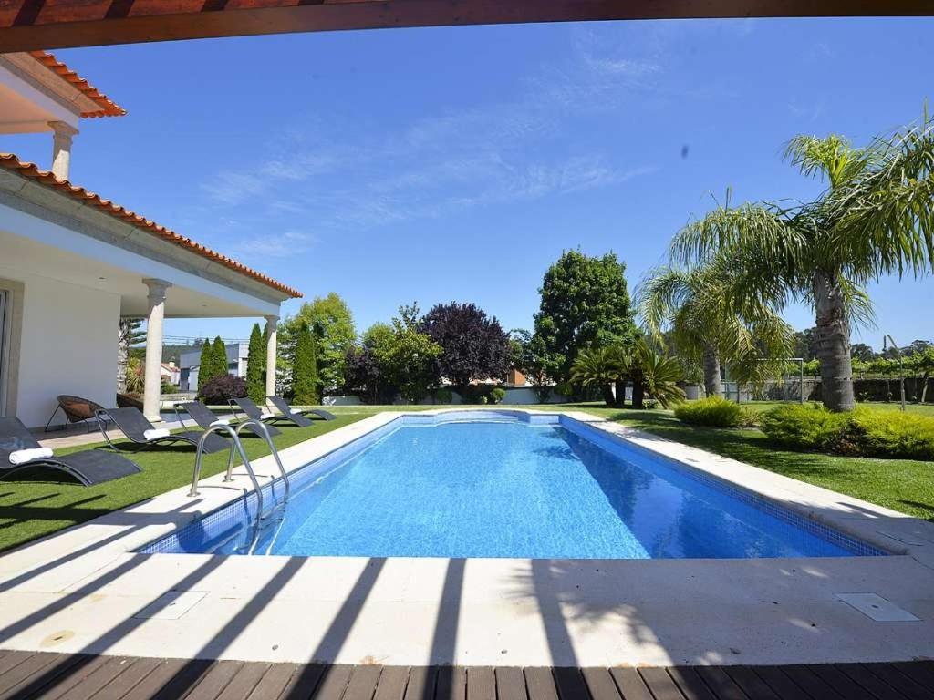 Tasteful Braga Villa 4 Bedrooms Villa Helena Private Pool view 3