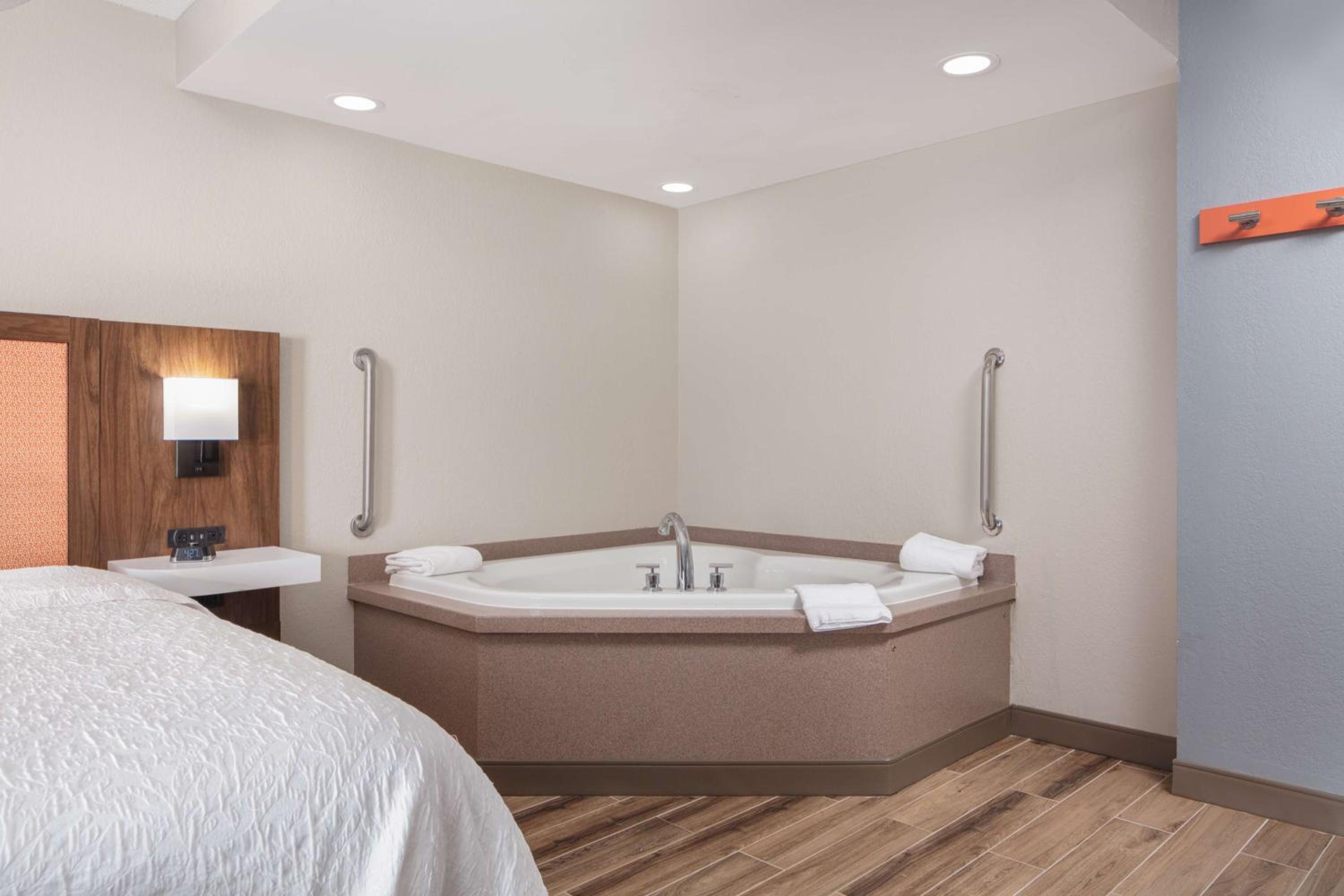Joliet Vacations - Hampton Inn Joliet-Plainfield I-55 - Property Image 10