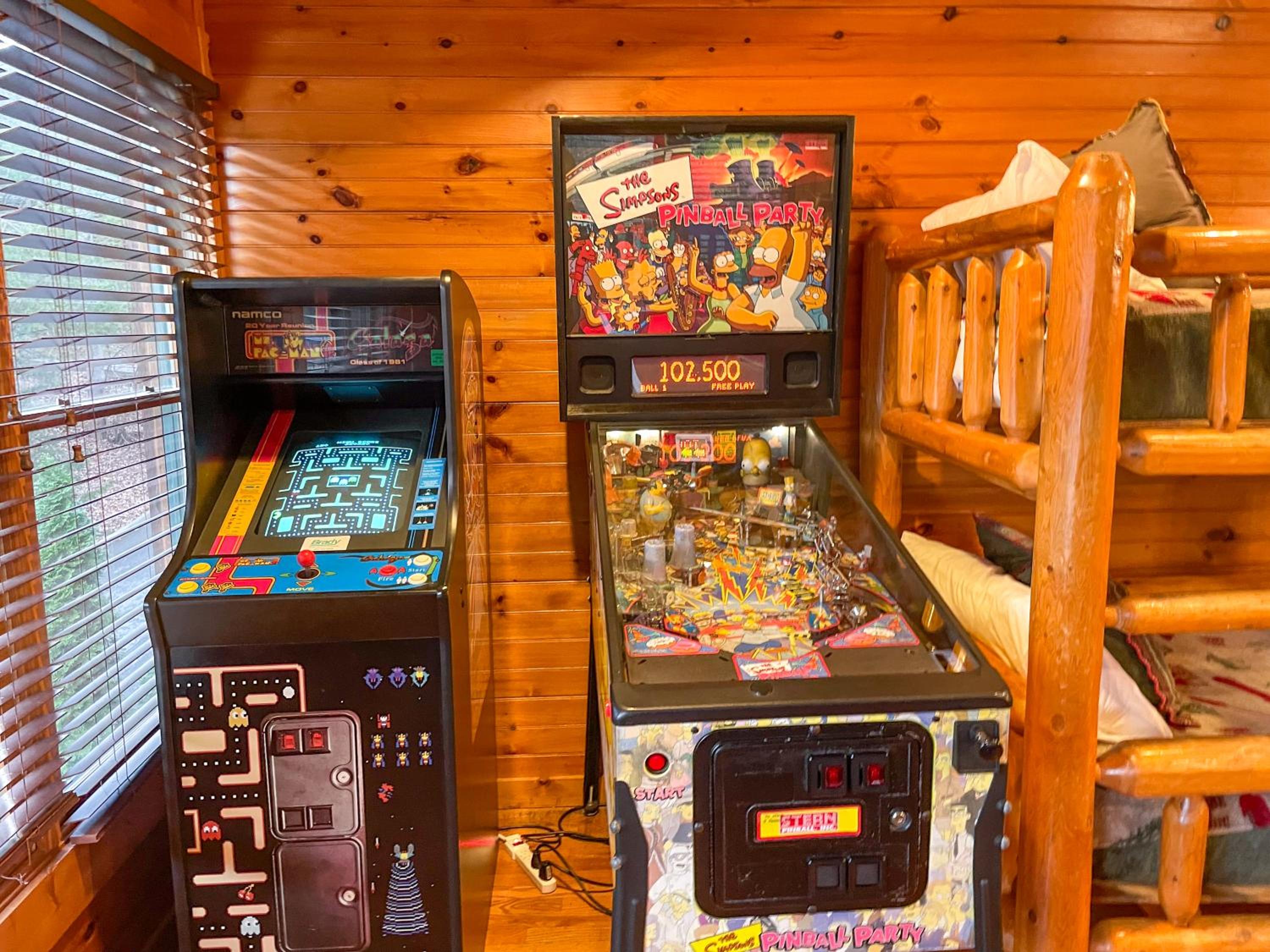 Spacious Resort Log Cabin, Easy Drive, Hot Tub, Arcade Gameroom, Mountain Vibe view 5