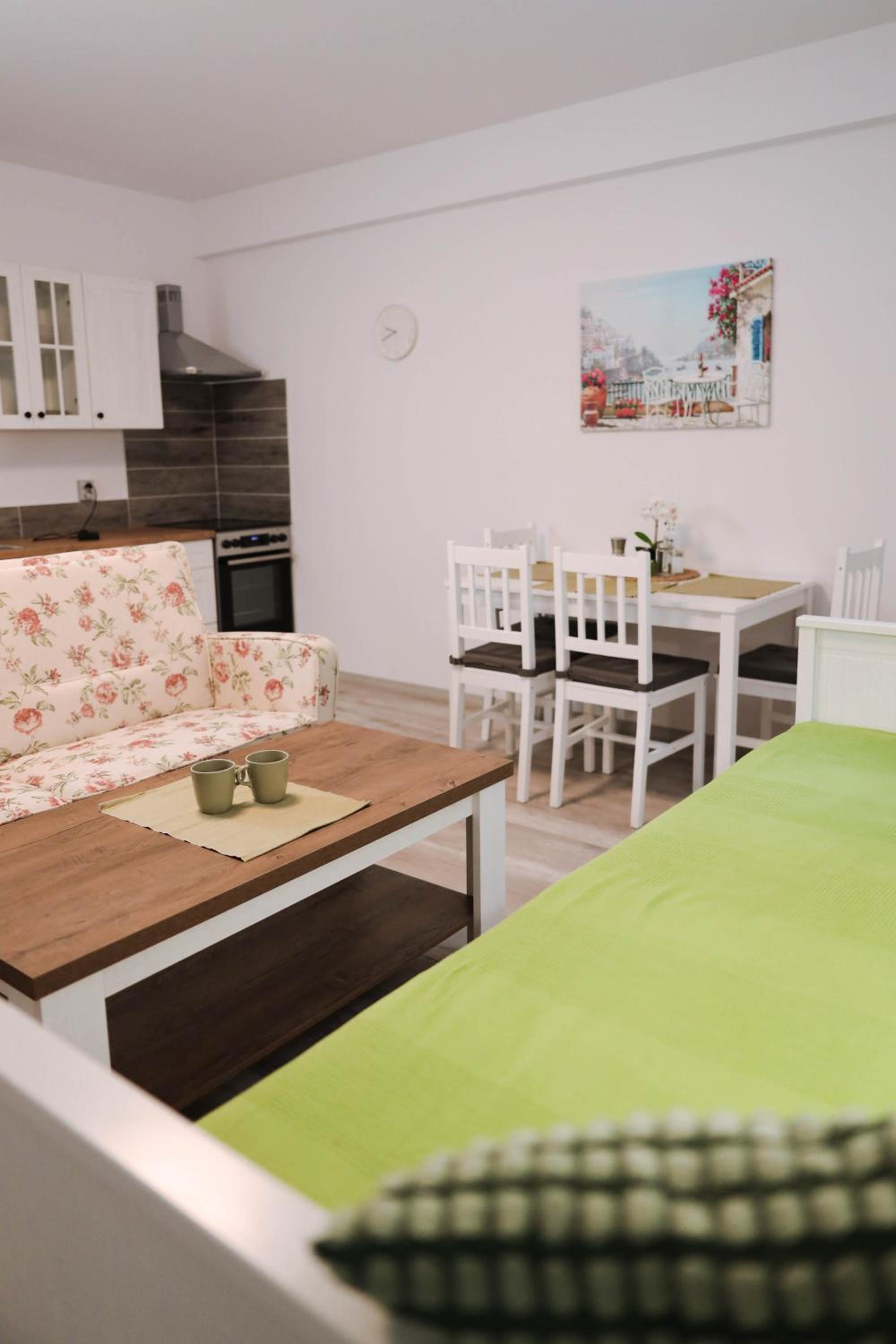 Flower Apartment