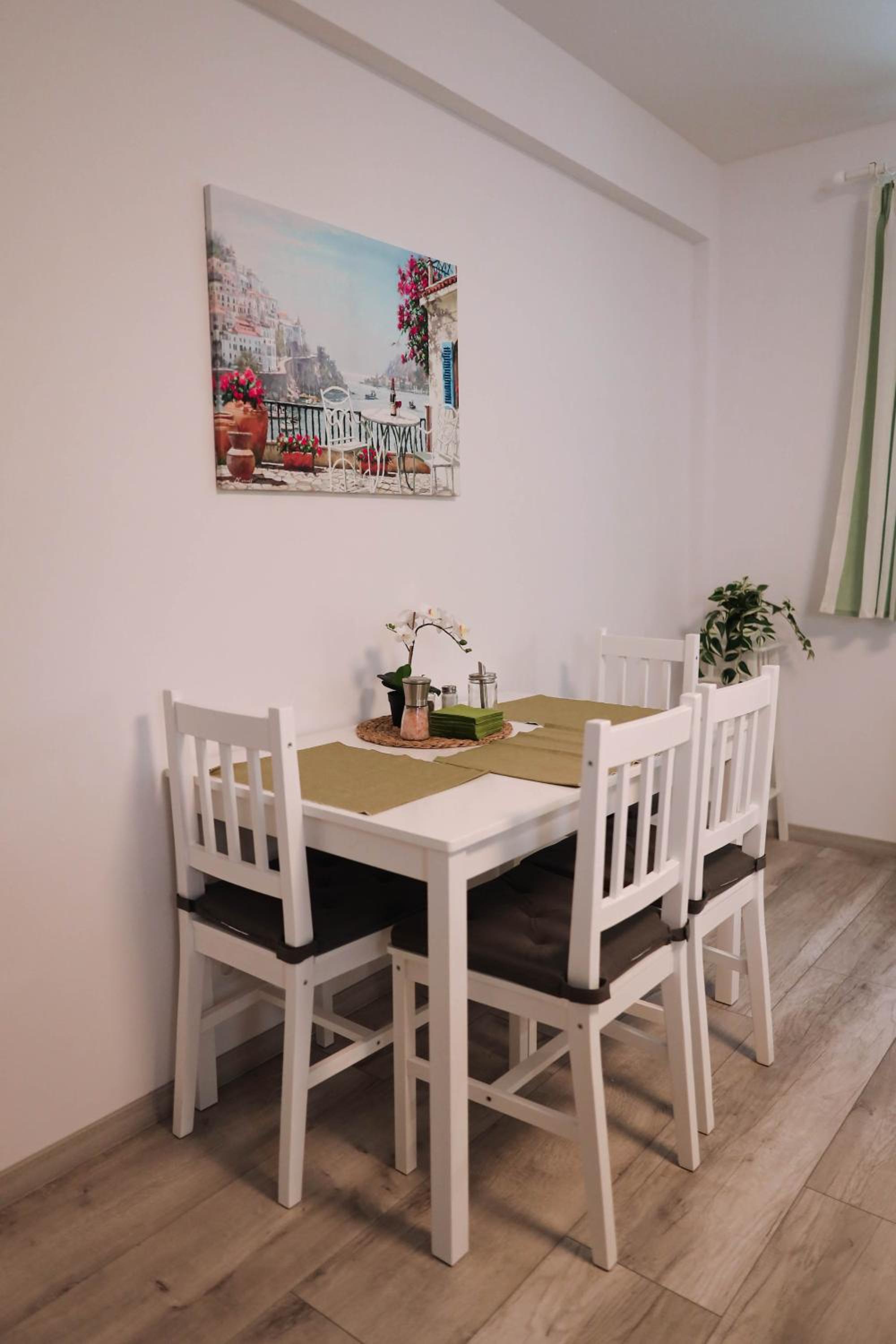 Flower Apartment