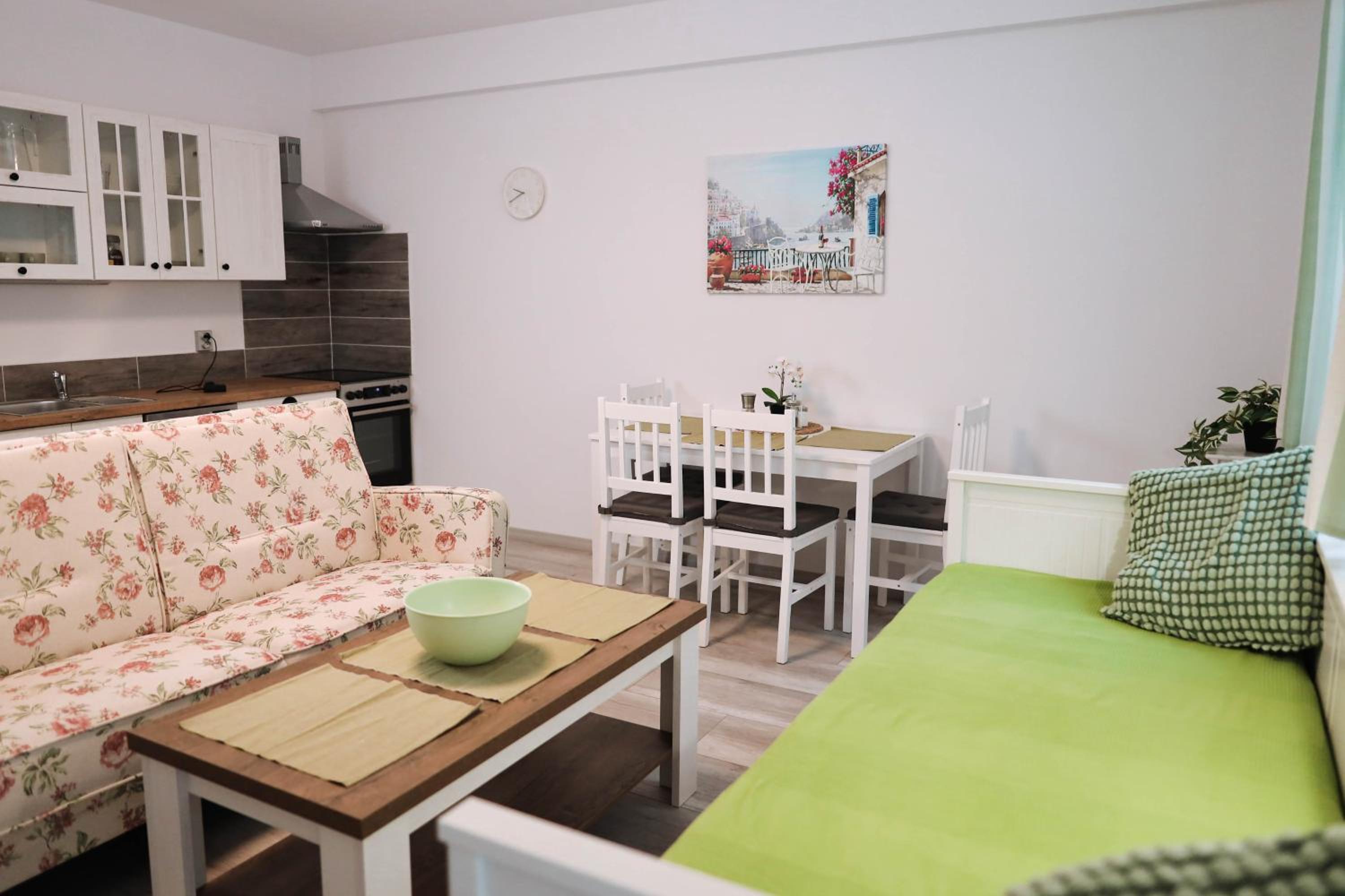 Flower Apartment