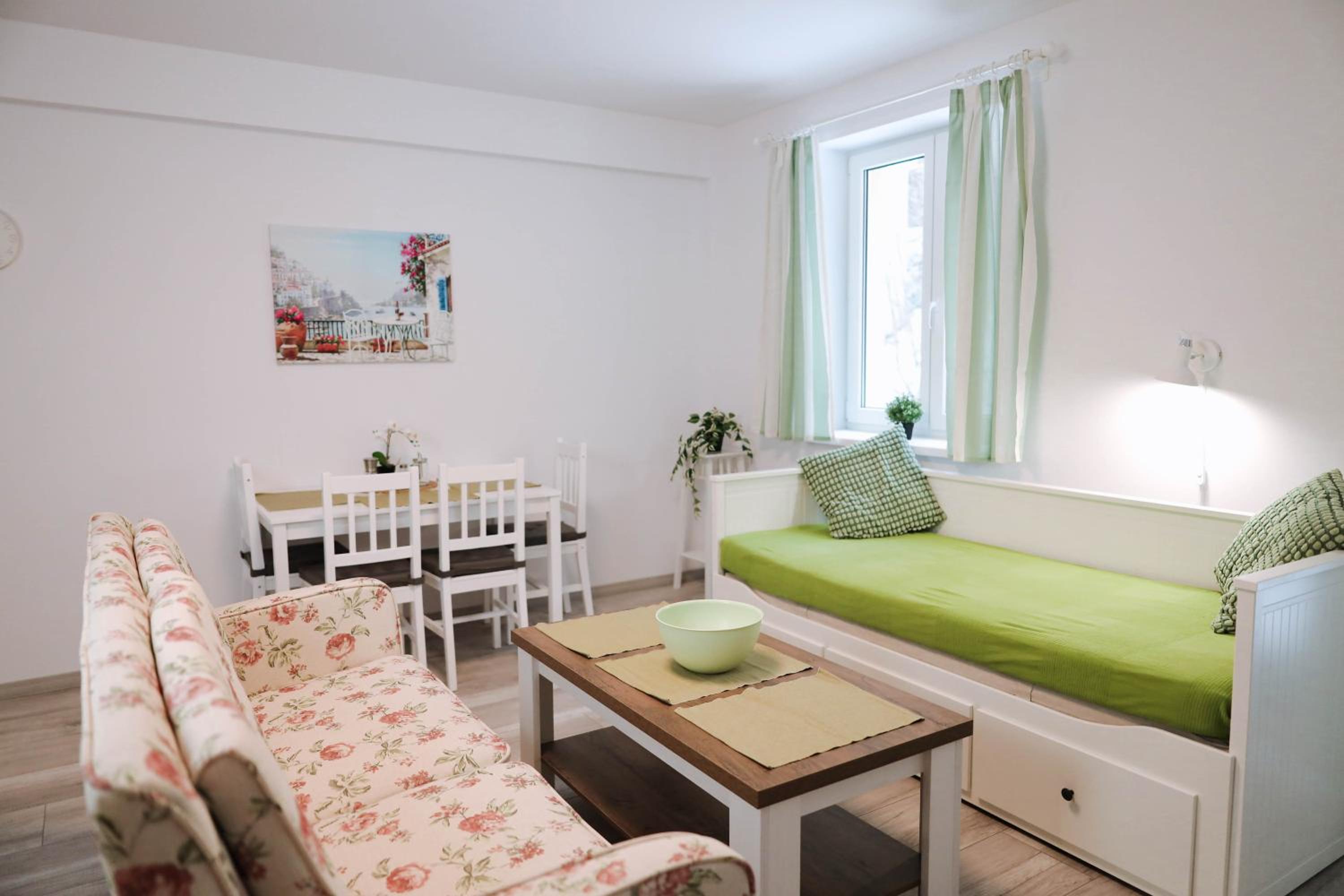 Flower Apartment