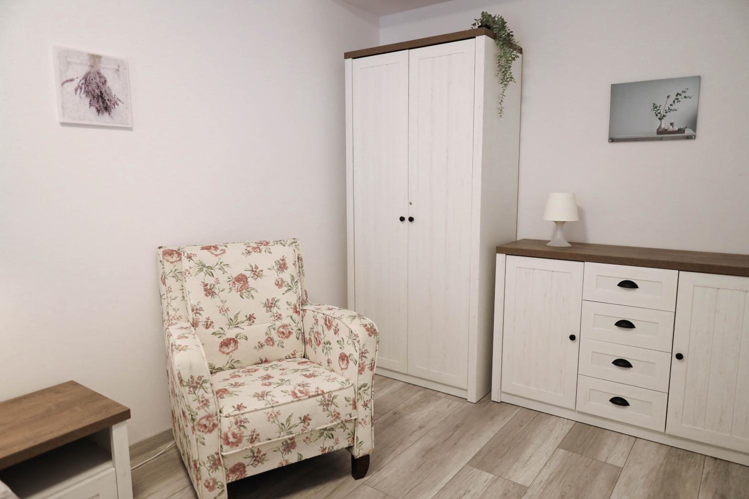 Flower Apartment