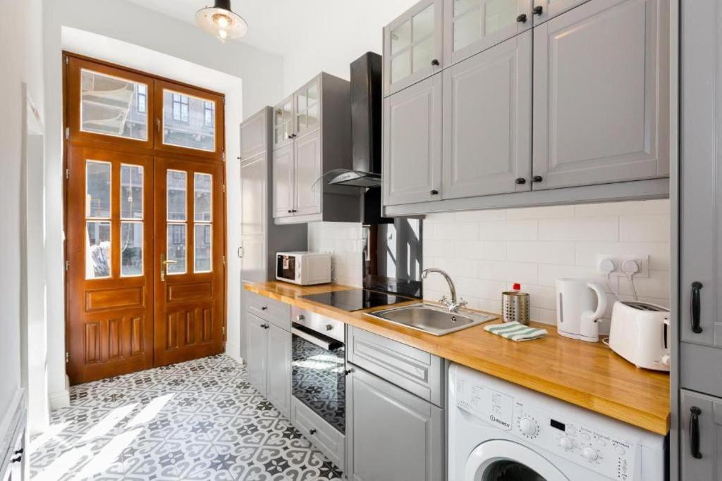 Vintage Vibe: Your Central City Escape