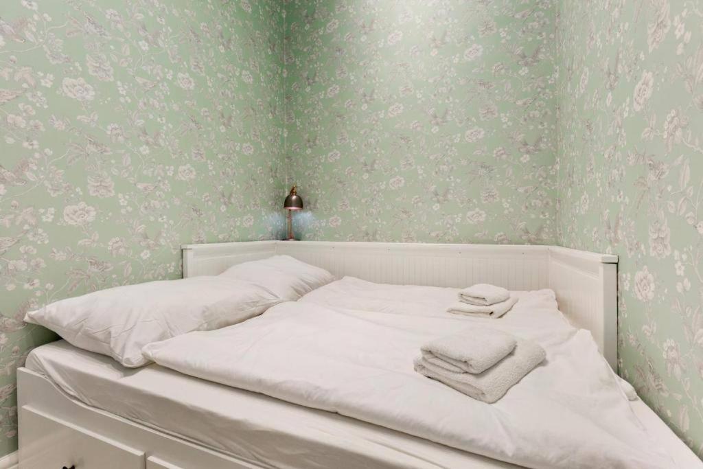 Vintage Vibe: Your Central City Escape