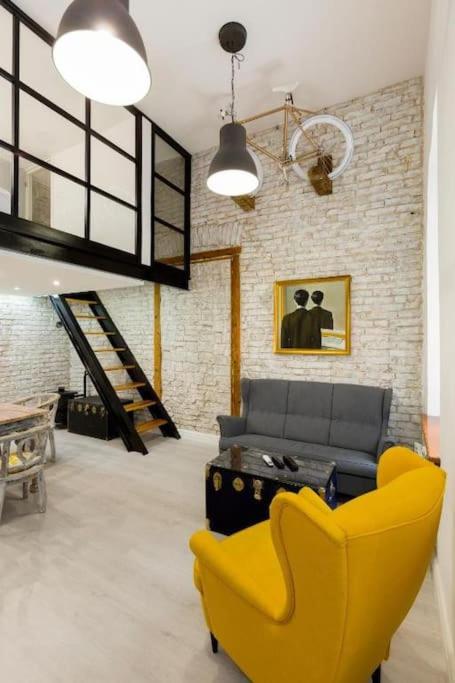 Vintage Vibe: Your Central City Escape