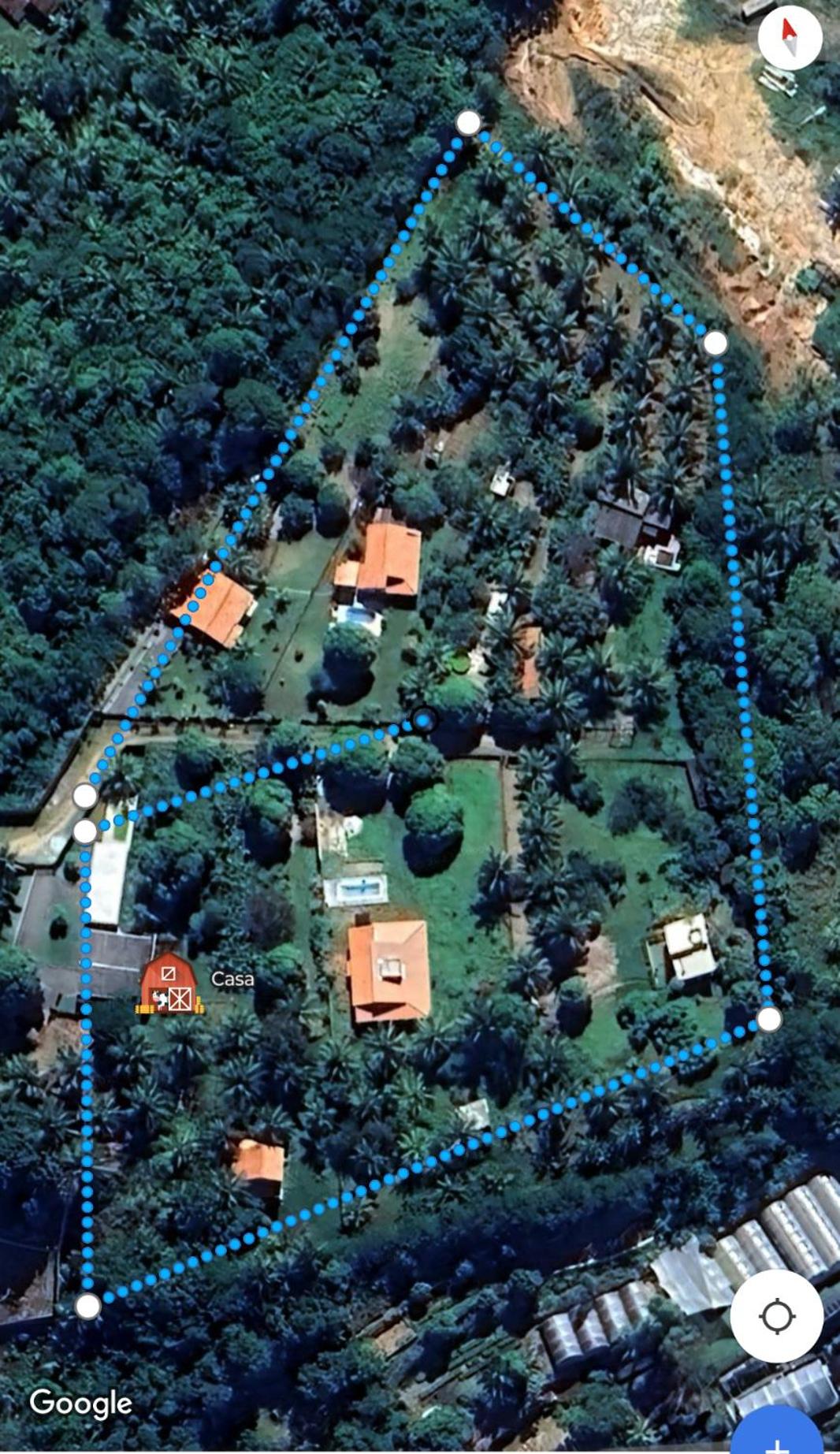 Casa tipo Sitio em condomínio fechado