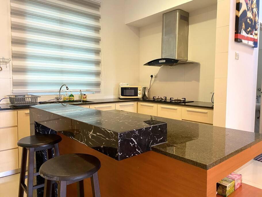 Shamrock Breeze Villa: Coastal Haven for 29 Guests photo 2