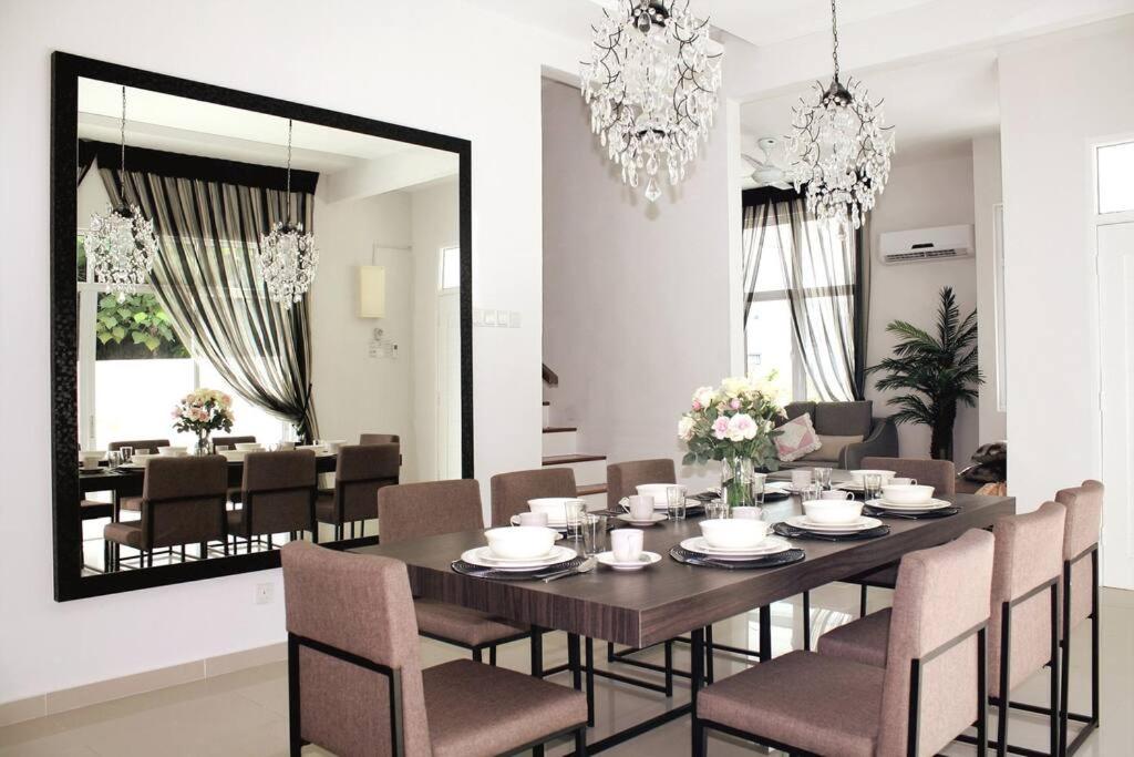 Shamrock Breeze Villa: Coastal Haven for 29 Guests photo 8