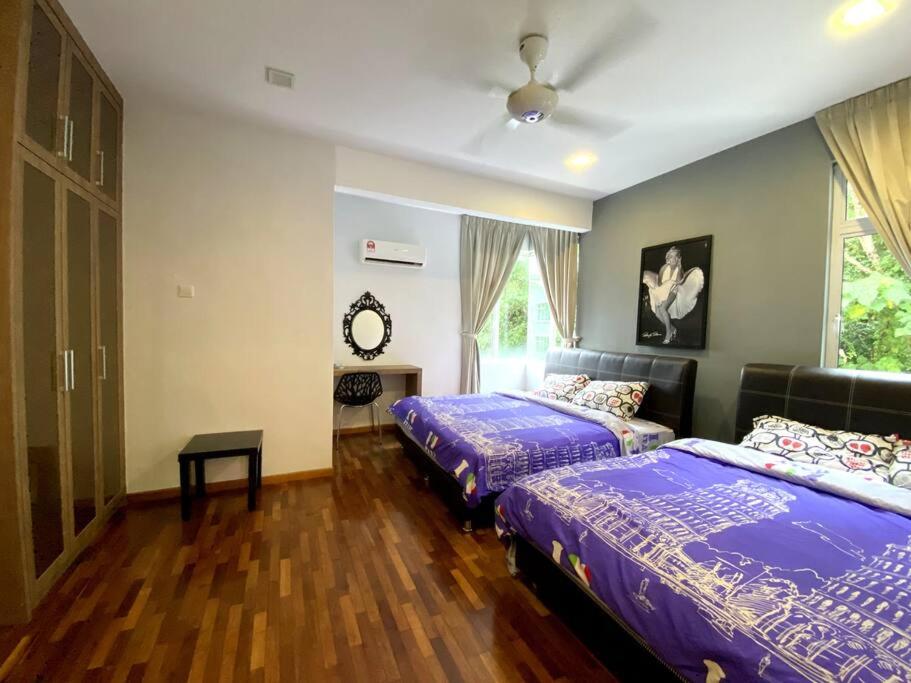Shamrock Breeze Villa: Coastal Haven for 29 Guests view 3