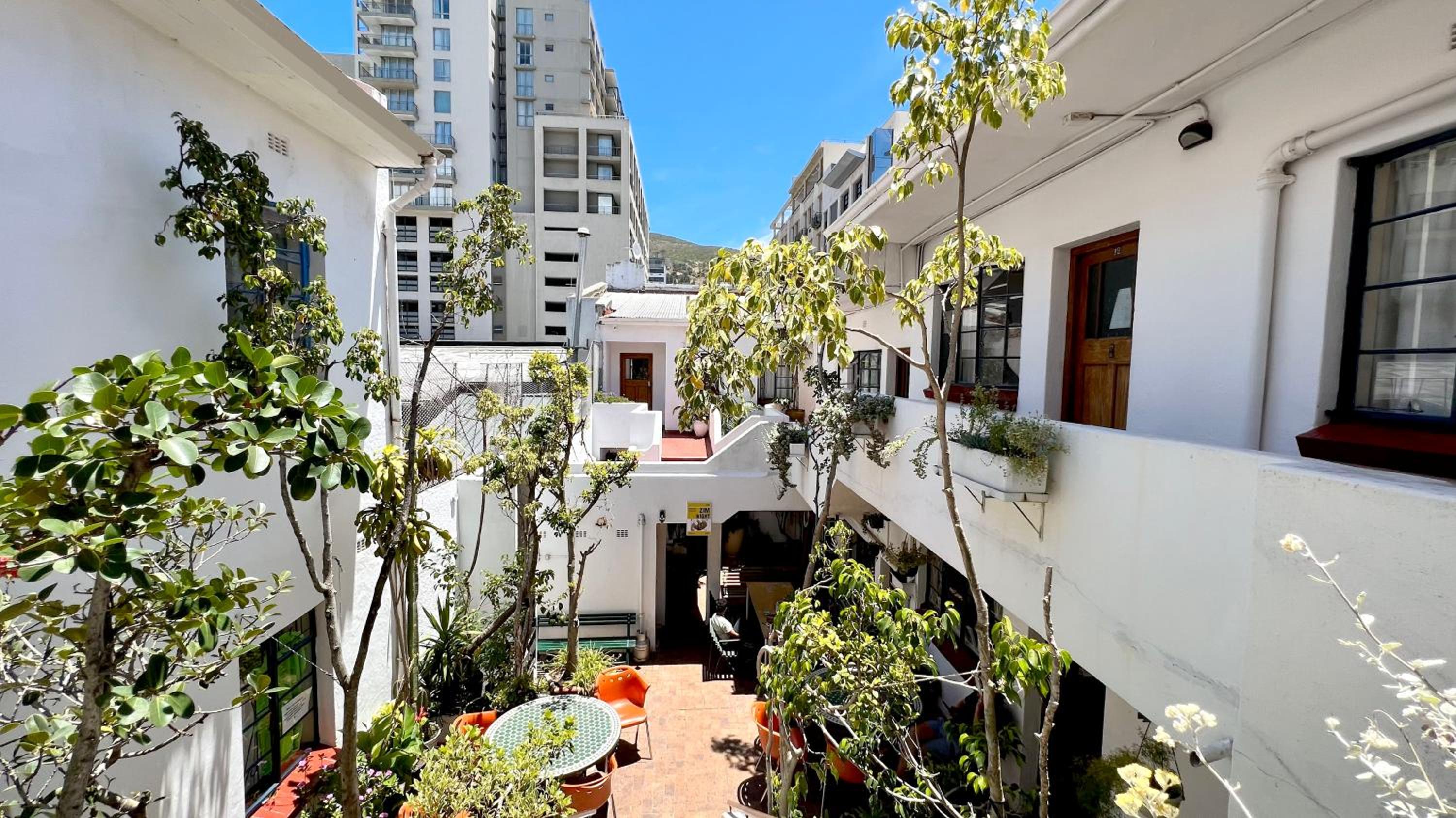 Long Street Backpackers