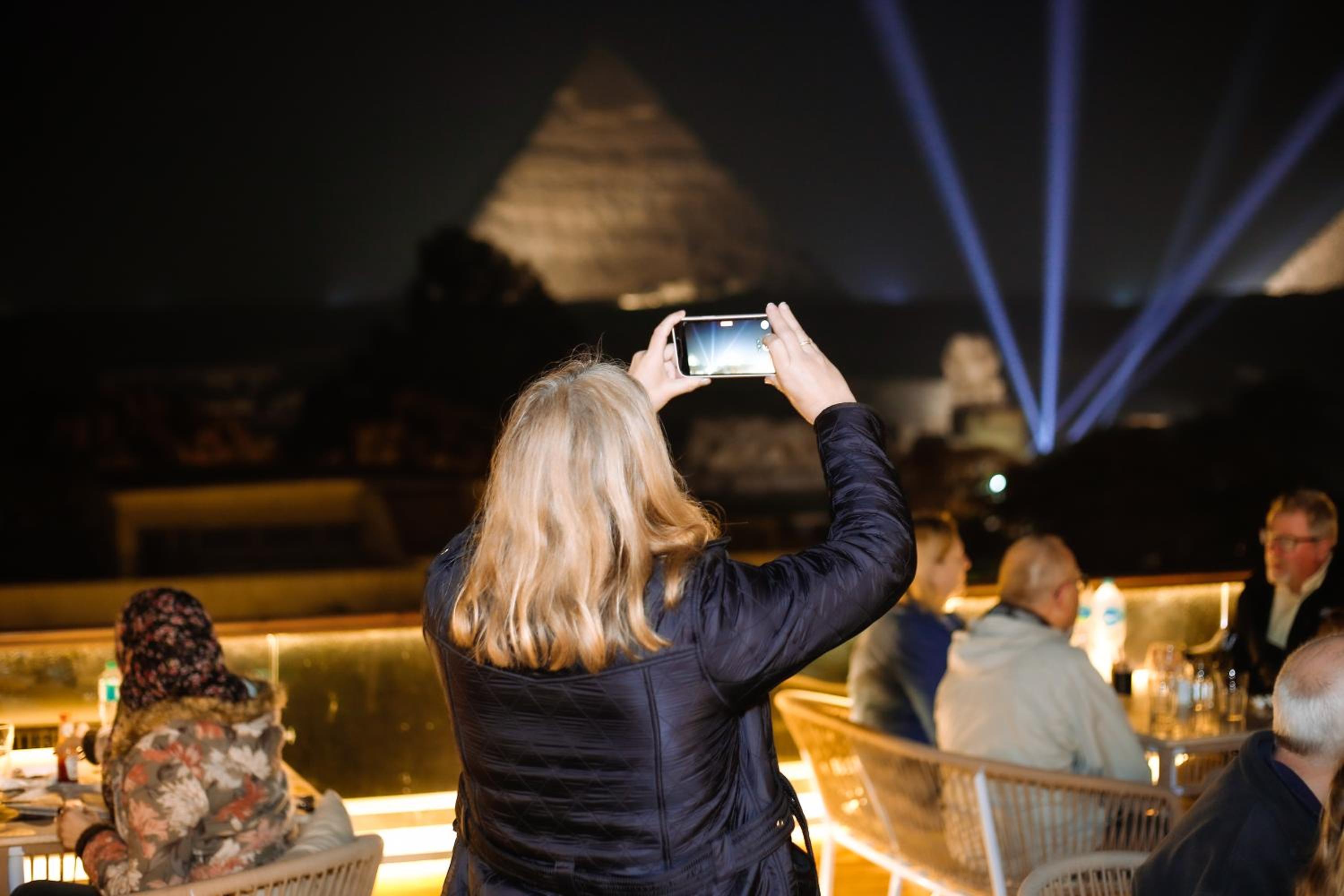 Tree Lounge Pyramids View INN , Sphinx Giza