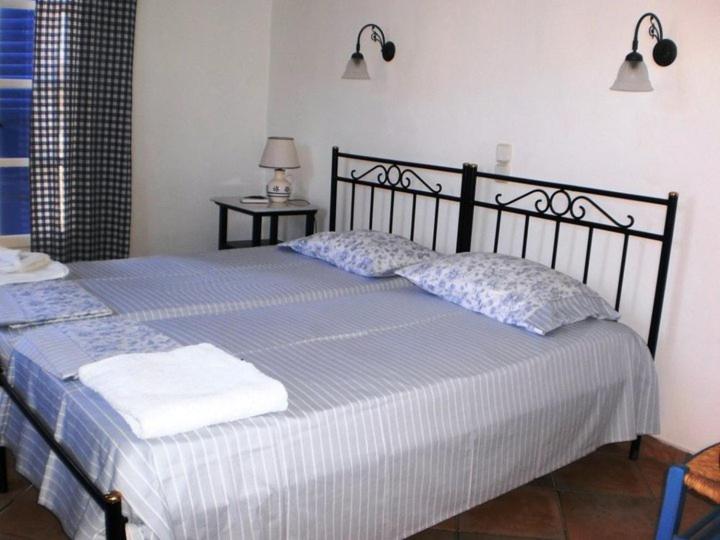 Theasis Sifnos Apartments