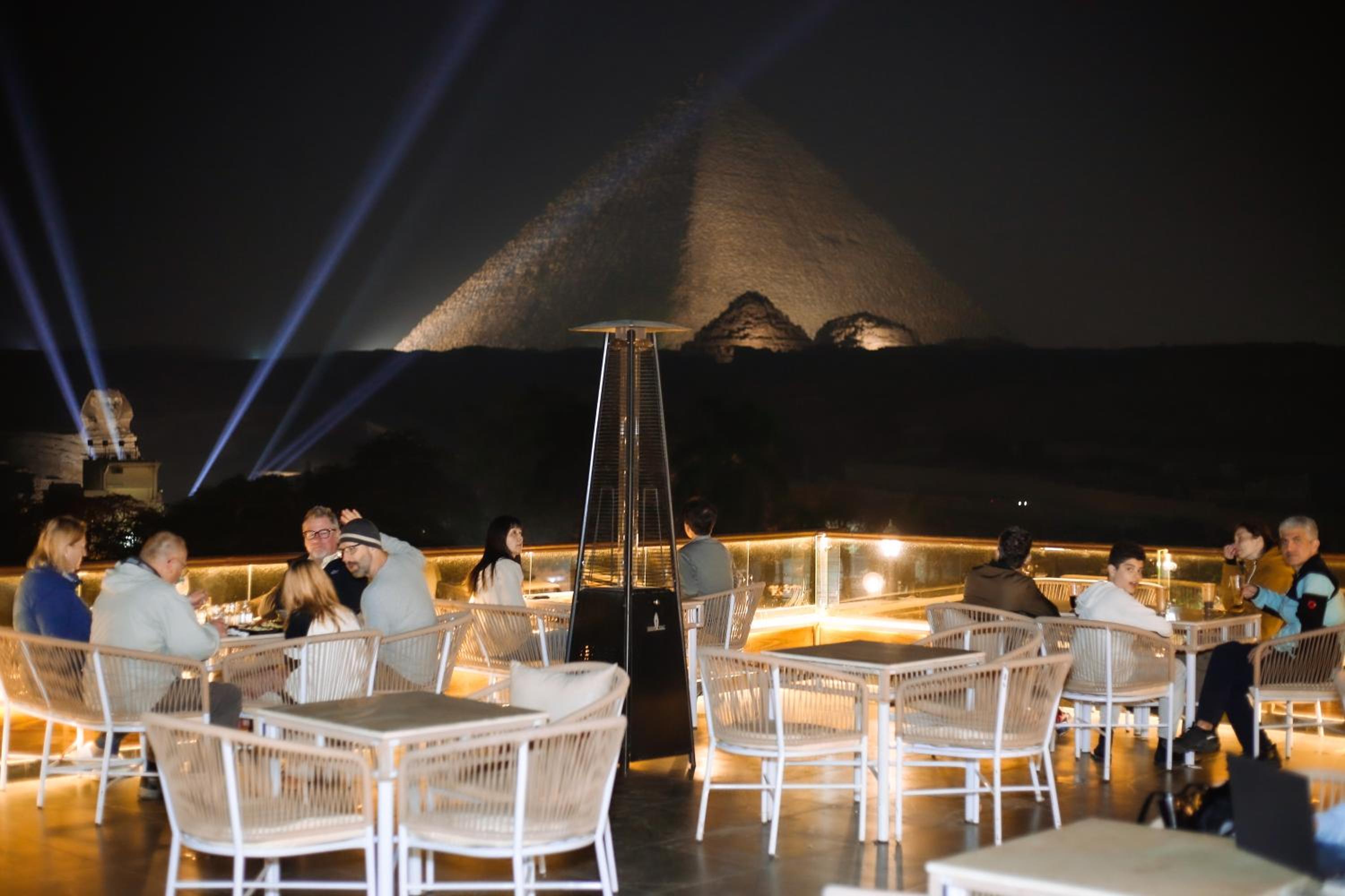 Tree Lounge Pyramids View INN , Sphinx Giza