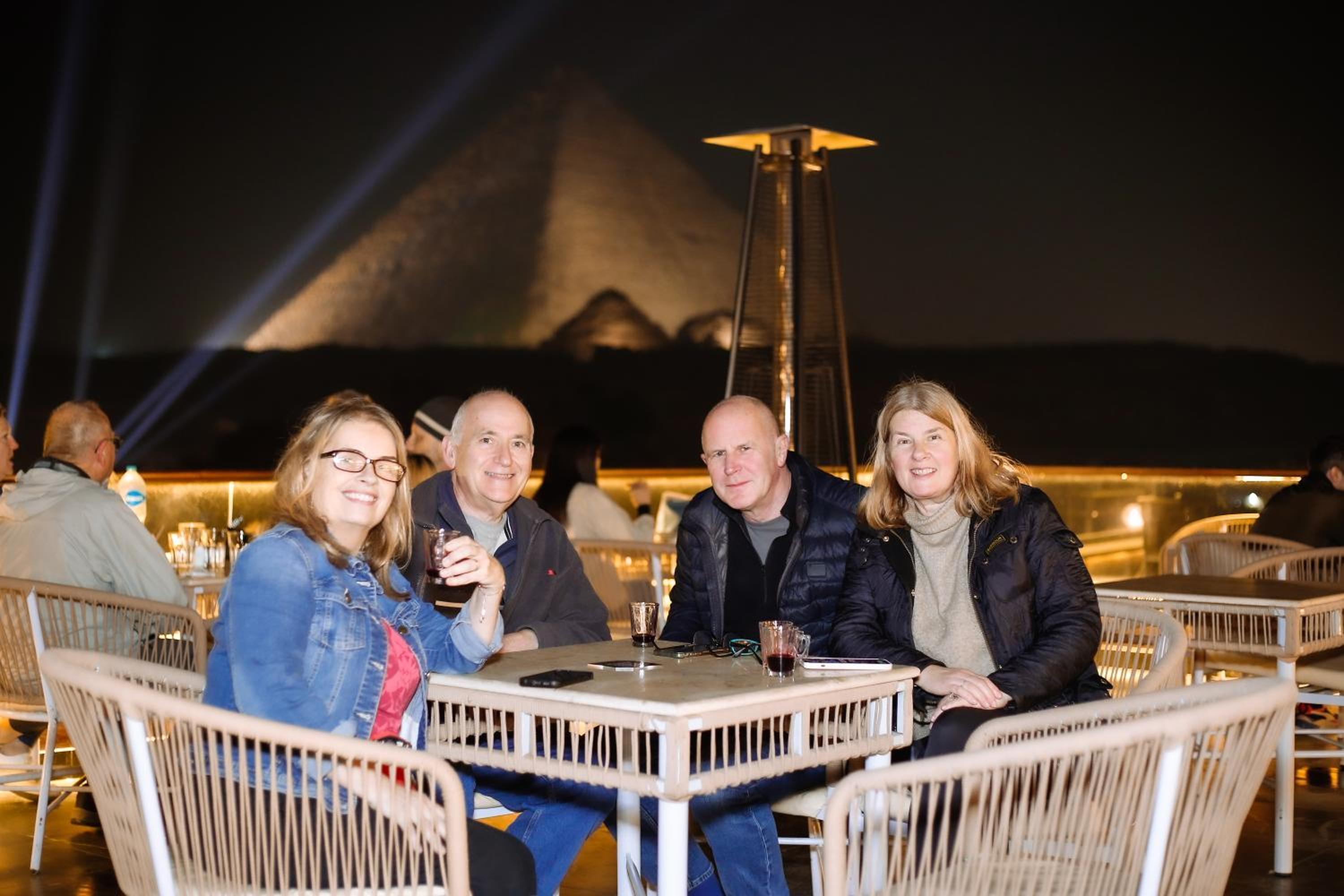Tree Lounge Pyramids View INN , Sphinx Giza