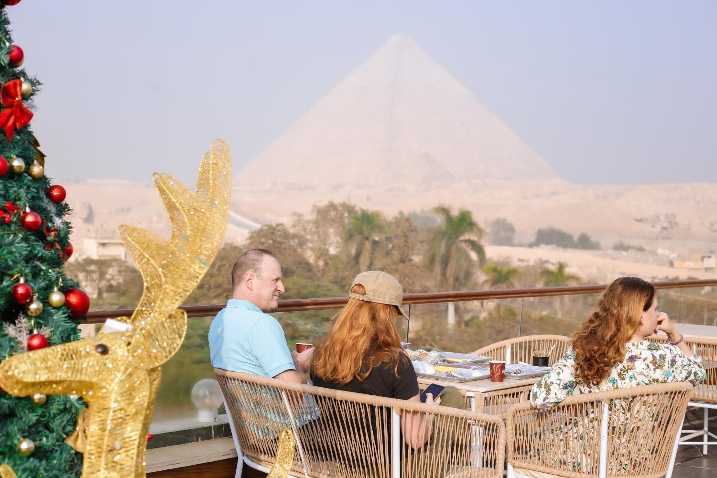 Tree Lounge Pyramids View INN , Sphinx Giza